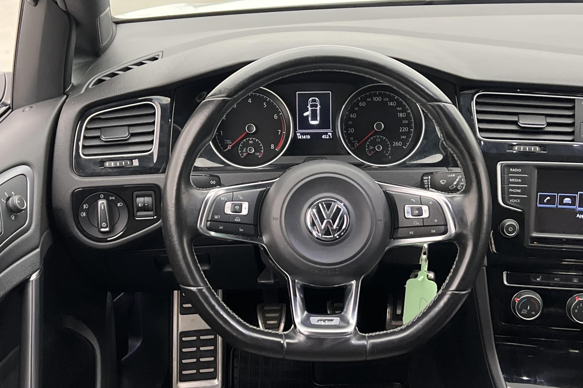 Volkswagen Golf Sportscombi 1.4 TSI 150hk R-Line Kamera Drag