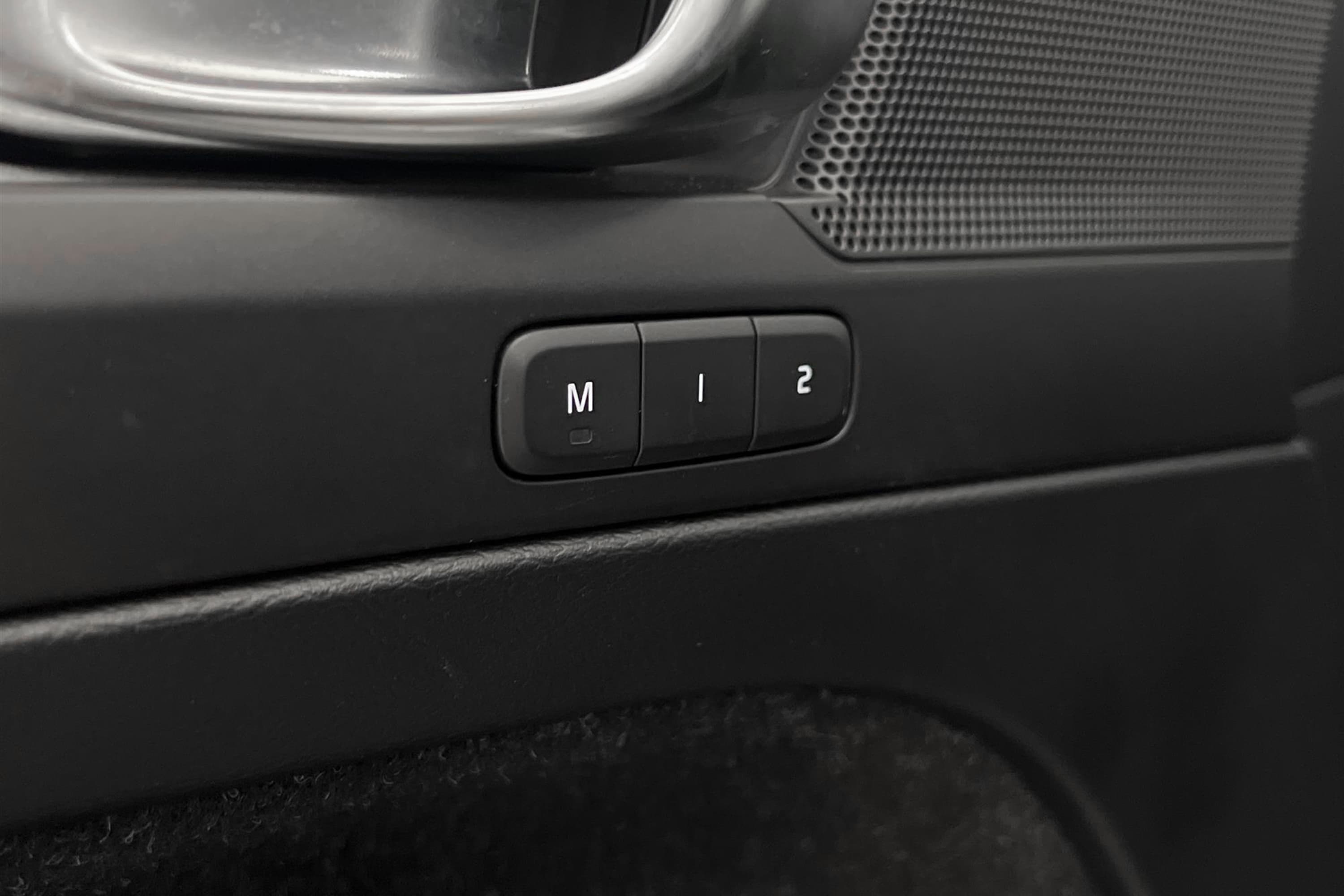 Volvo XC40 D3 150hk Momentum VOC Värmare Kamera Skinn Naviinteriör