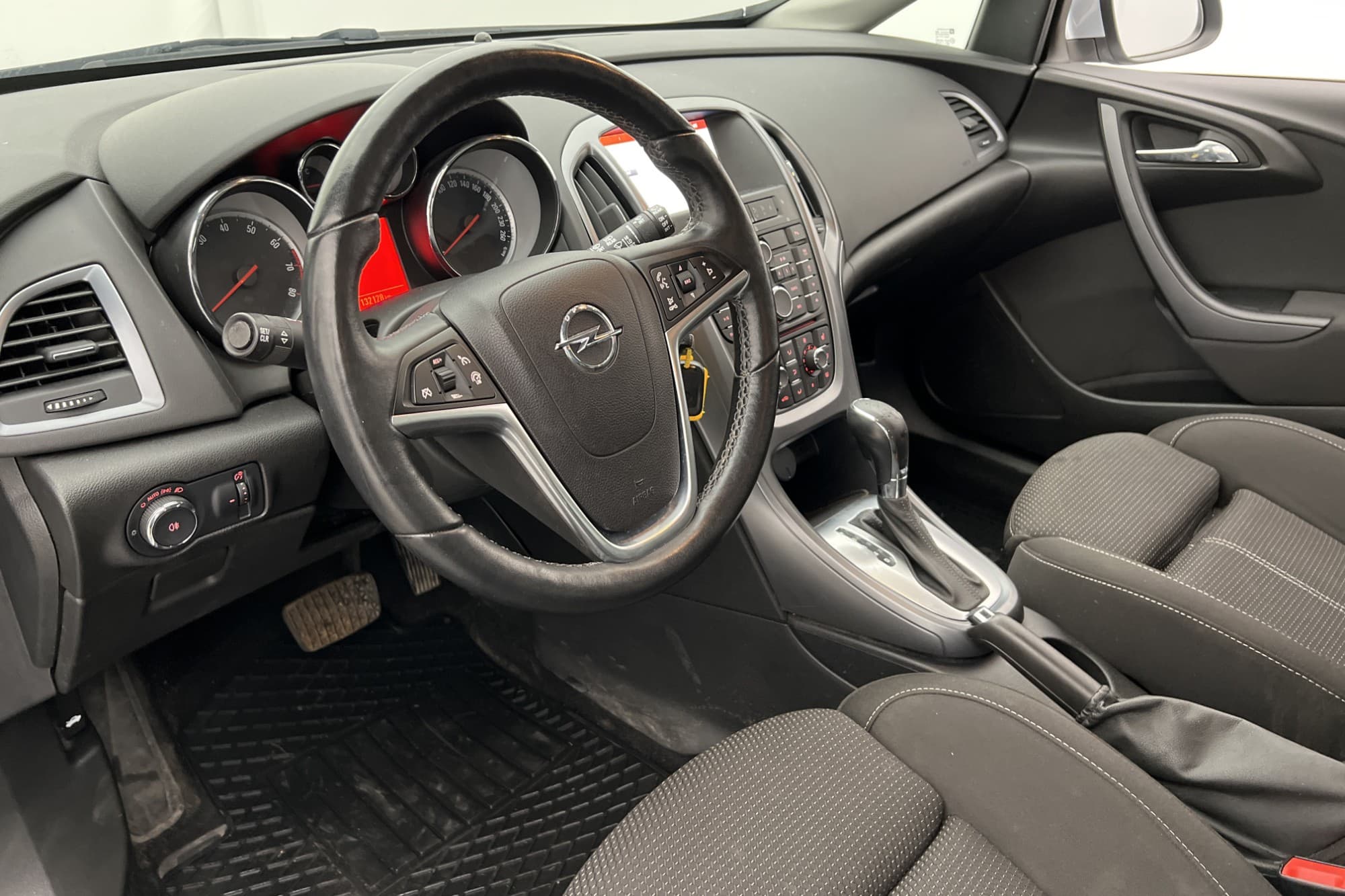 Opel Astra Sports Tourer Turbo 140hk Rattvärme Farthållare