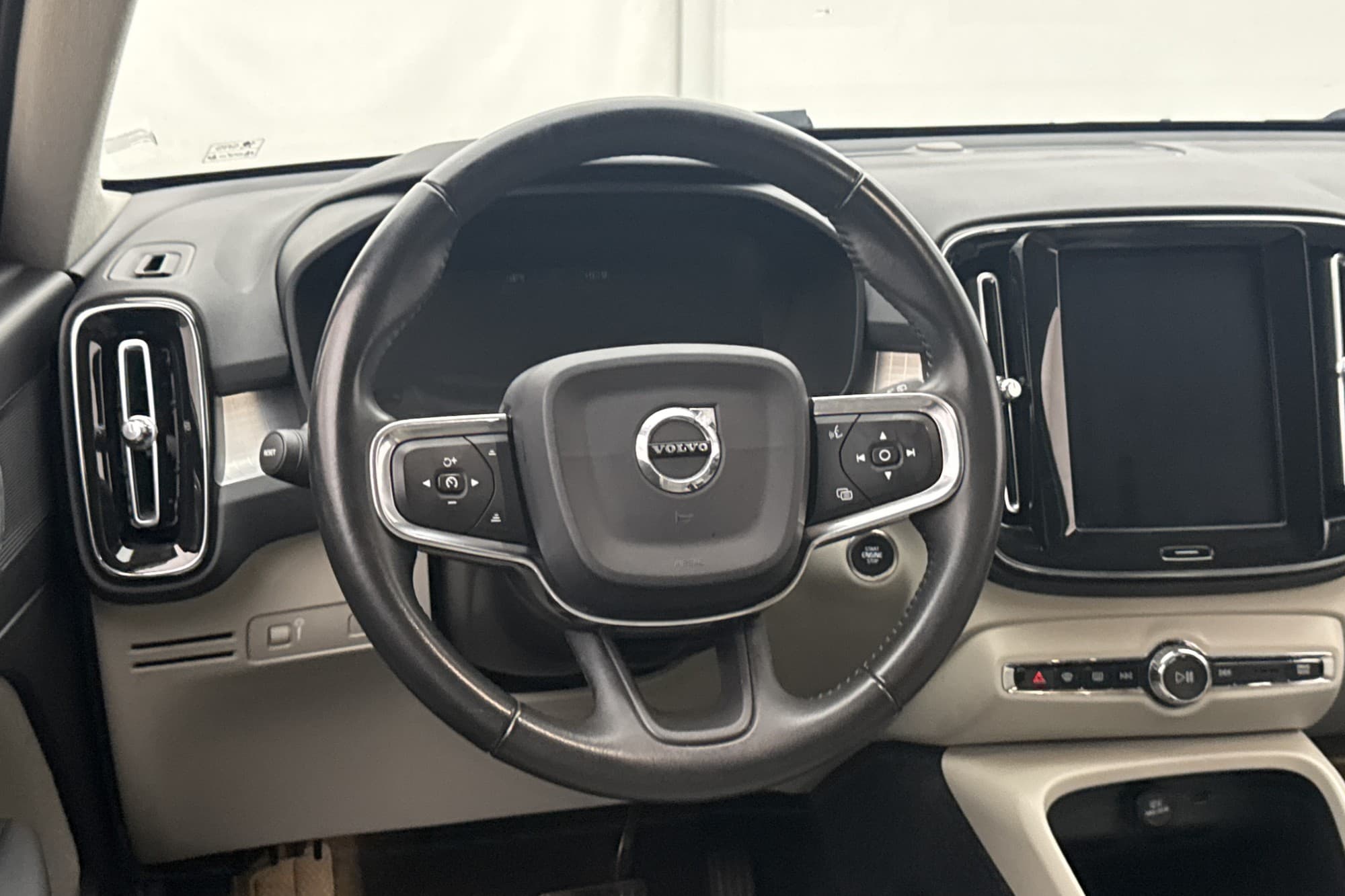 Volvo XC40 D3 AWD Momentum VOC Värmare Sensorer Halvskinn