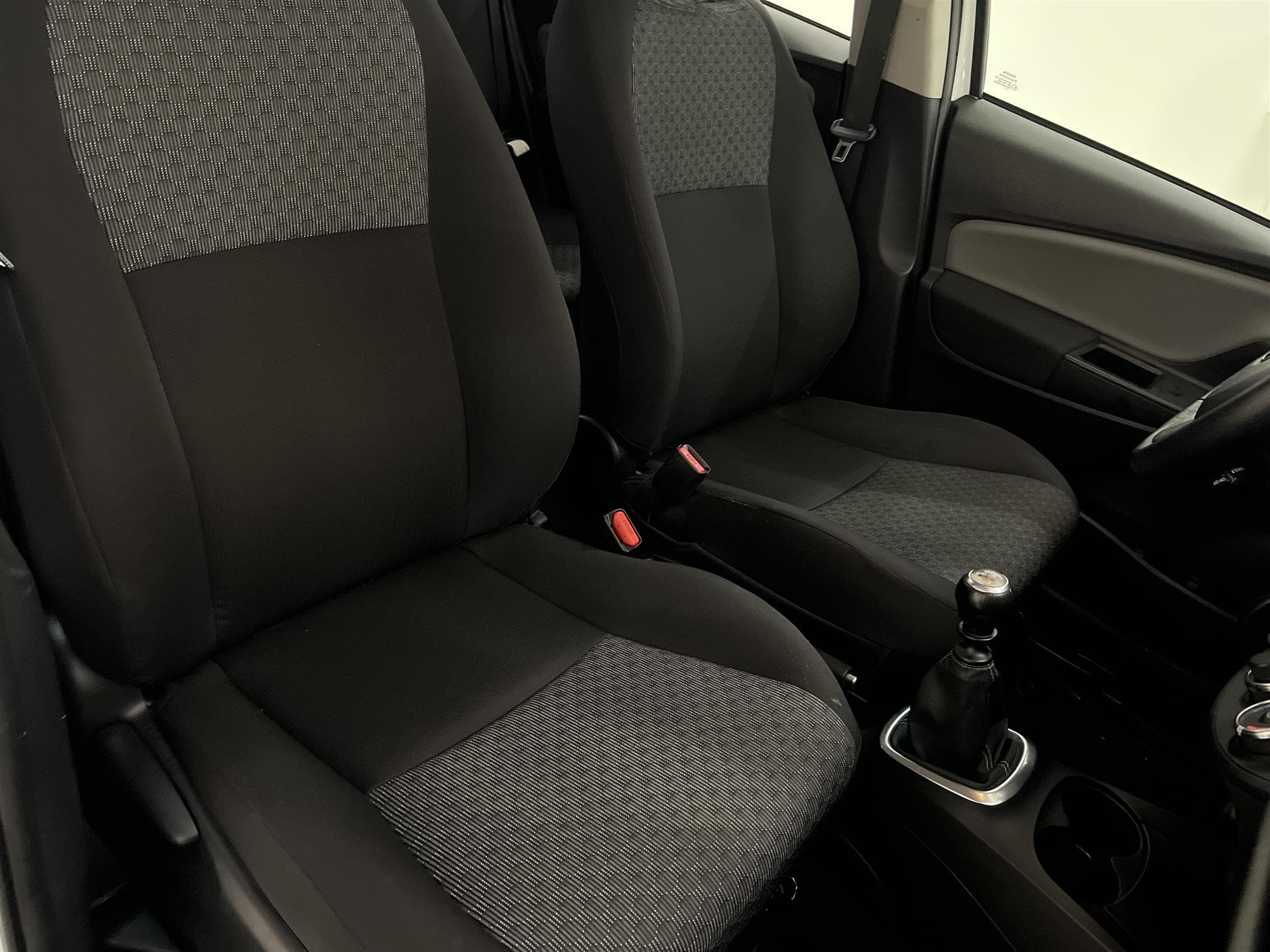 Toyota Yaris  1.33 Dual VVT-i 99hk 2 Brukare B-Kam Låg Skatt