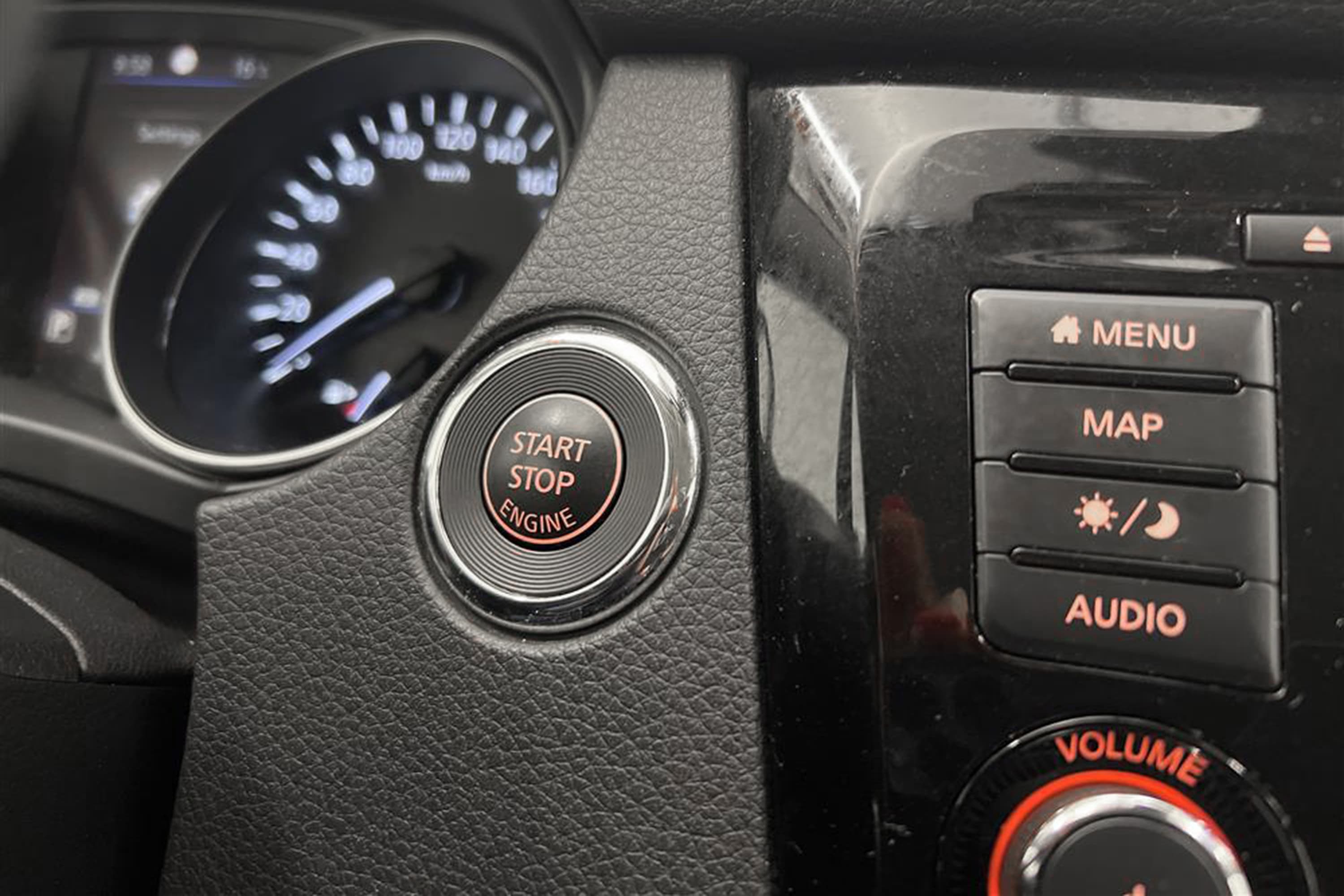Nissan Qashqai 1.3 DIG-T 160hk 360° Navi H-skinn Leasbar
