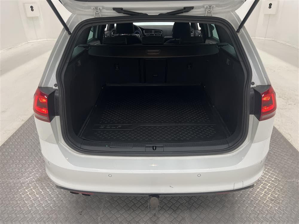 Volkswagen Golf 150hk Full R-Line Pluspaket Backkamera Draginteriör