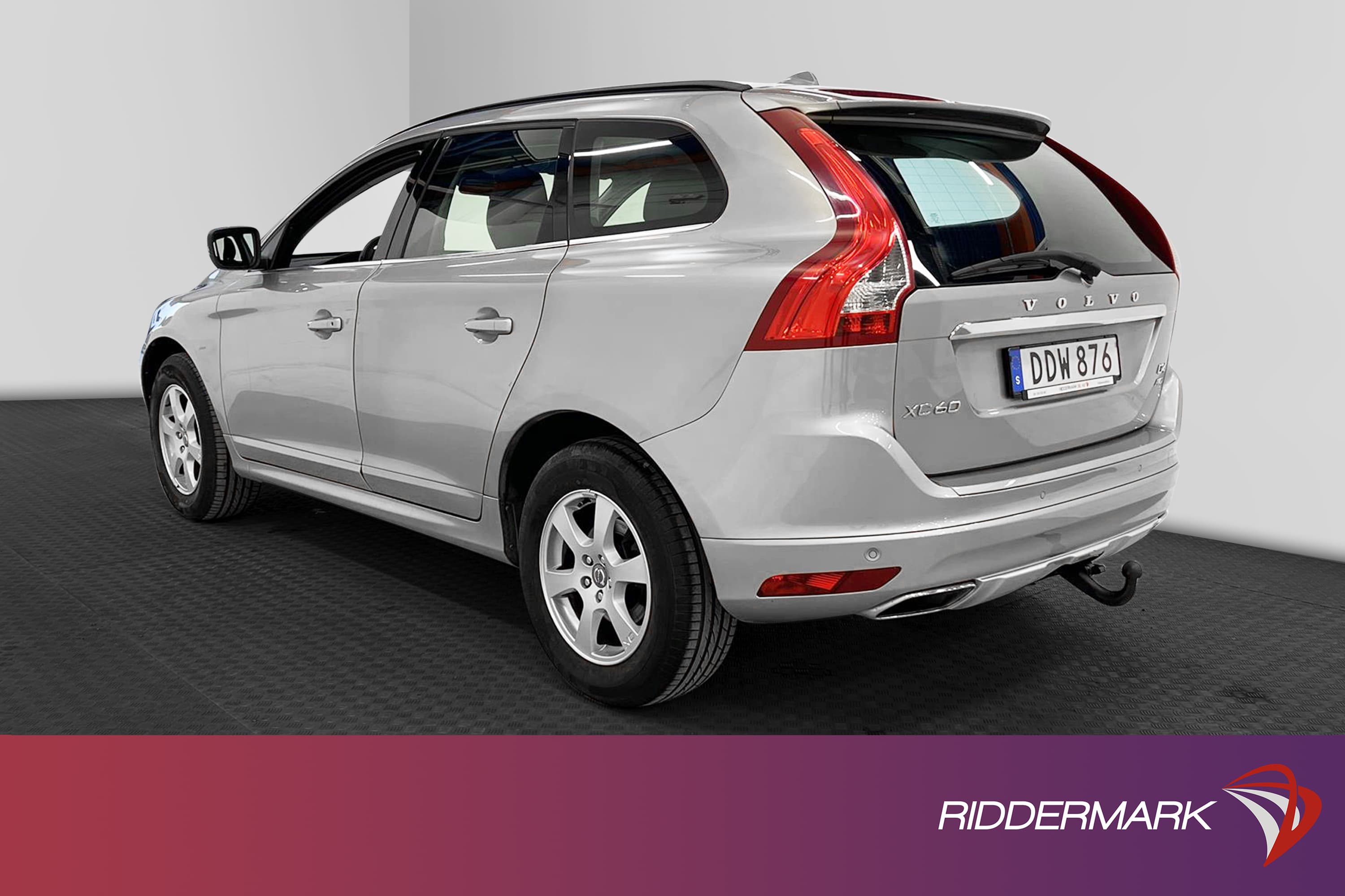 Volvo  XC60 D4 AWD 181hk Voc Pano Navi D-Värm Drag PDC 