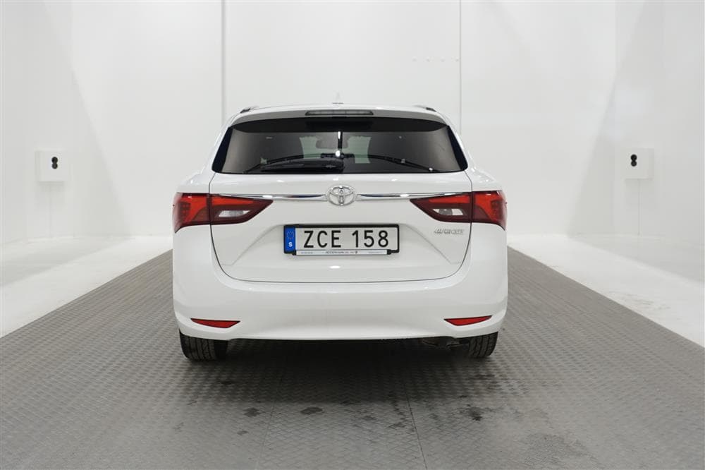 Toyota Avensis 1.8 147hk