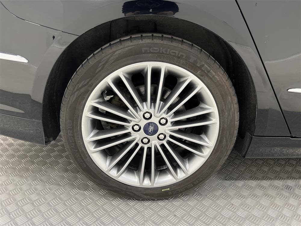 Ford Mondeo Vignale 180hk AWD Värmare Skinn B-kamera Draginteriör