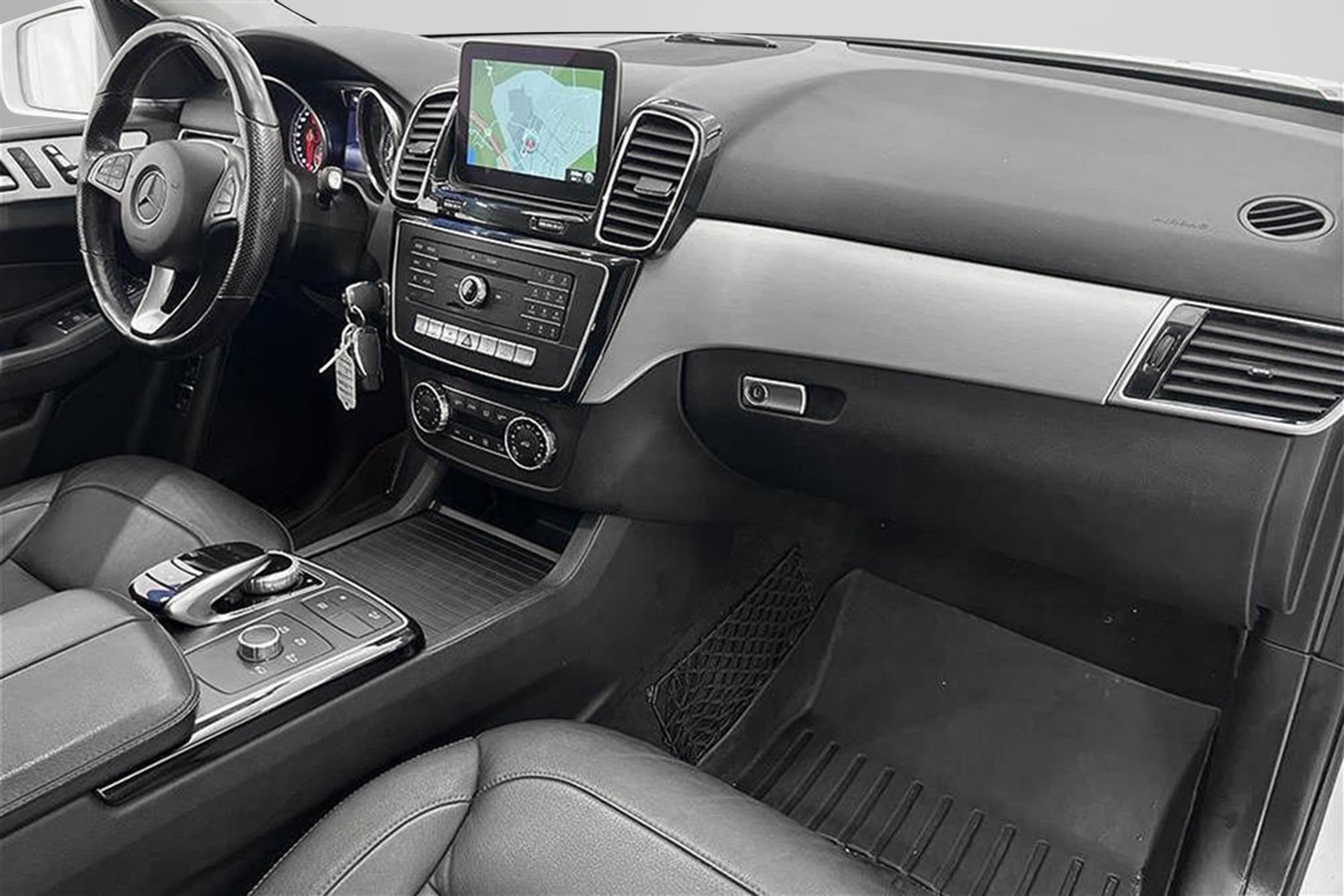 Mercedes-Benz GLE 350d 4M 258hk AMG Värmare 360° H/K Naviinteriör