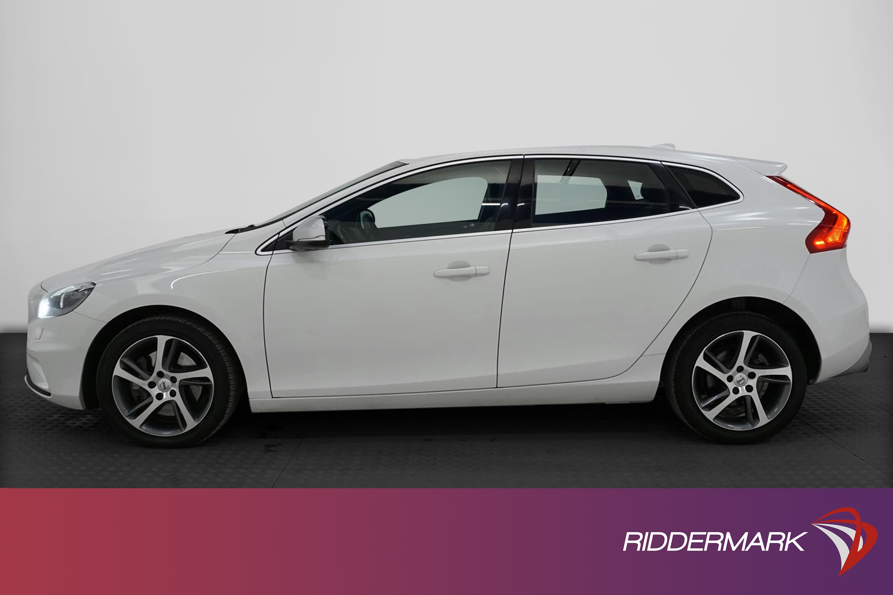 Volvo V40 D3 150hk R-Design VOC Värmare Helskinn 0,52l/milexteriör