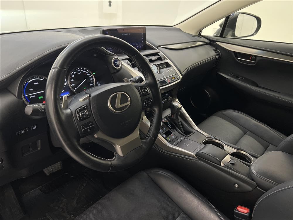 Lexus NX 300h 197hk AWD Executive Skinn B-Kam Navi 0,59l/milinteriör