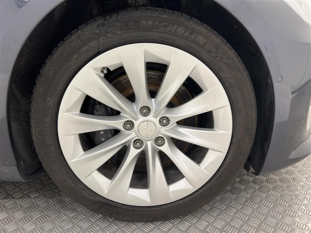 Tesla Model S Long Range AWD Luftfjädring Pano Moms FSDinteriör