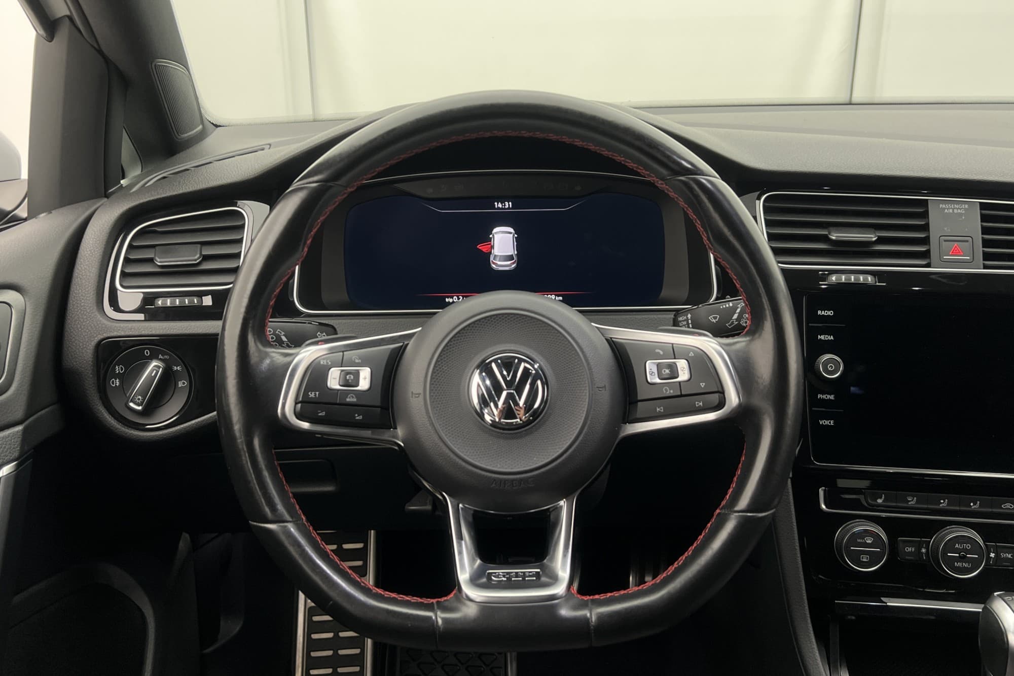 Volkswagen Golf GTI Performance 2.0 TSI 245hk Cockpit Kamera