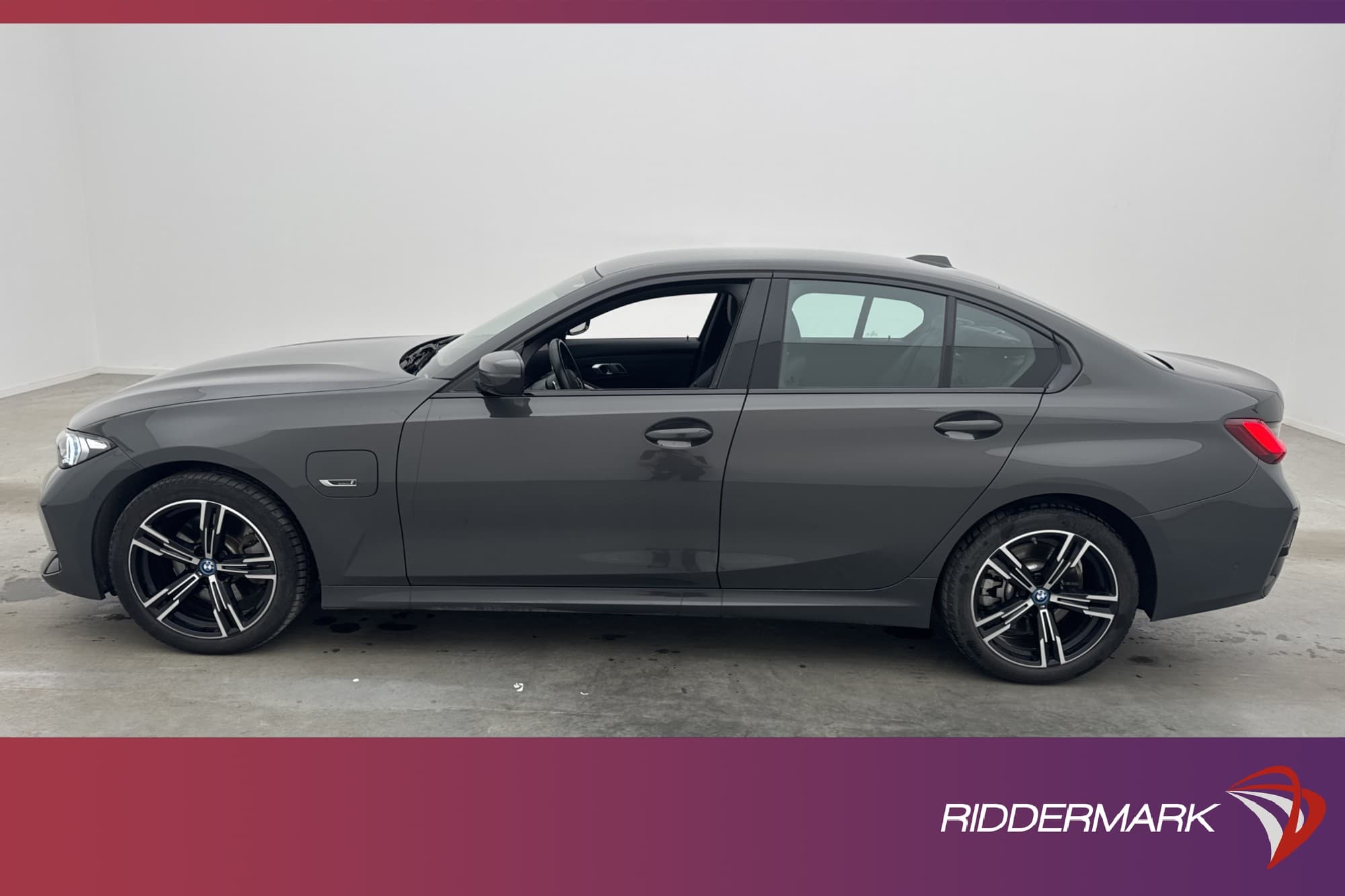 BMW 330e xDrive 292hk
