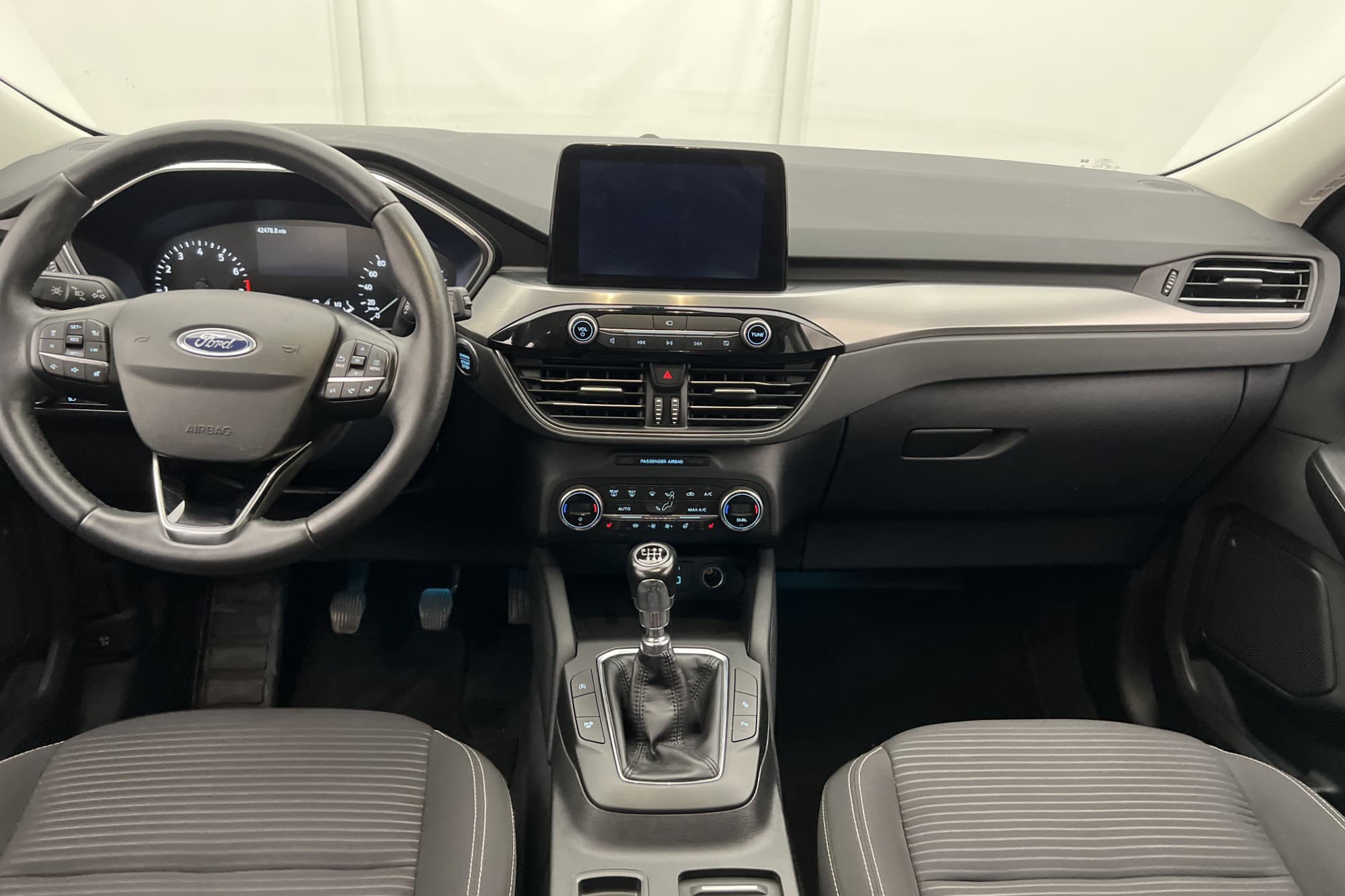 Ford Kuga 1.5 150hk Kamera Navi CarPlay Dragkrok Rattvärme
