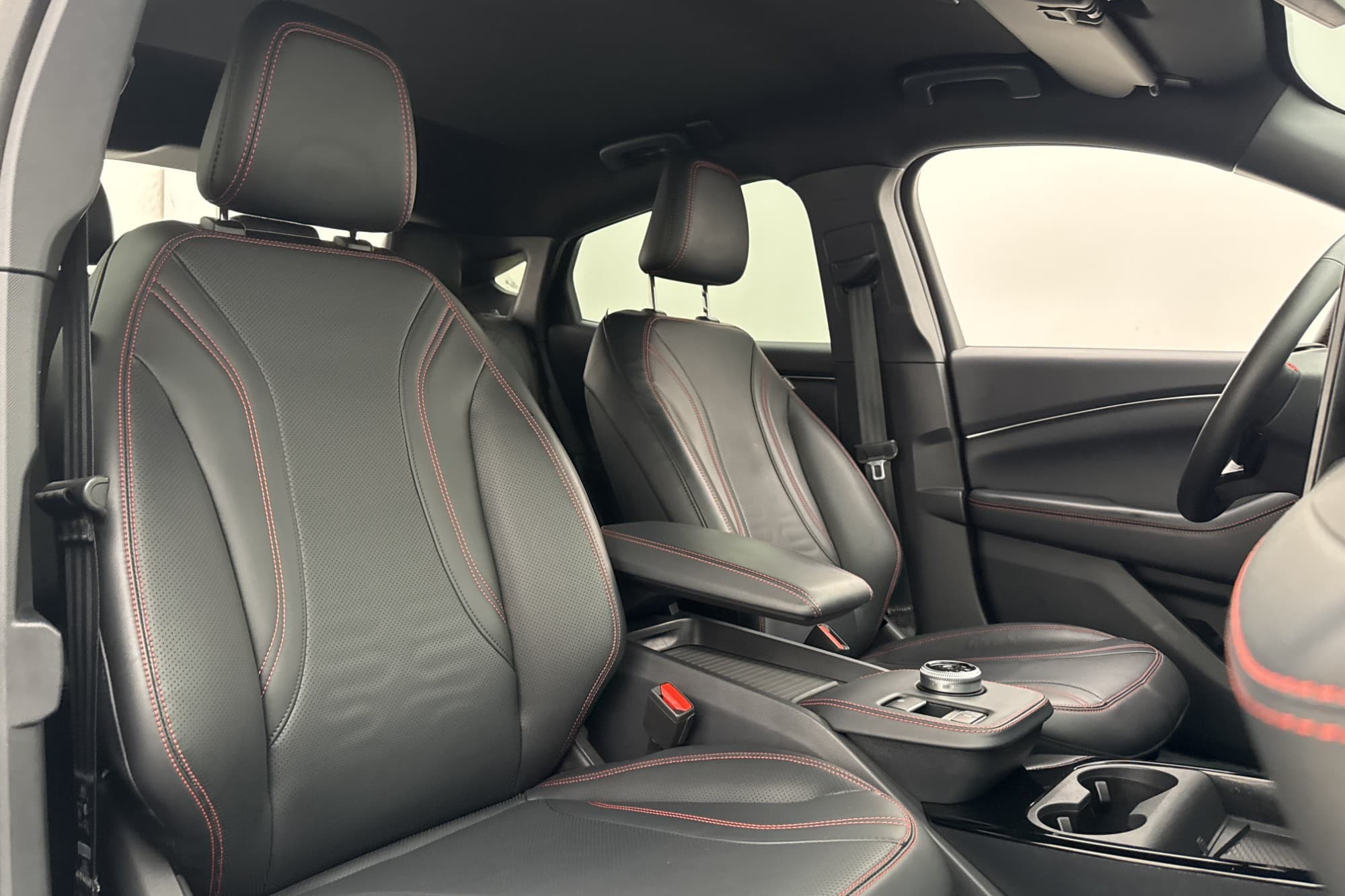 Ford Mustang Mach-E Long Range B&O 360° Skinn CarPlay MOMS