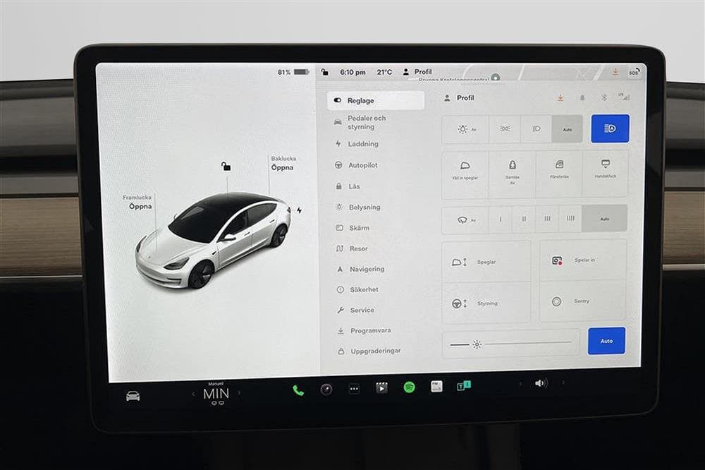 Tesla Model 3 Standard Range Plus 258hk Svensksåld Autopilotinteriör