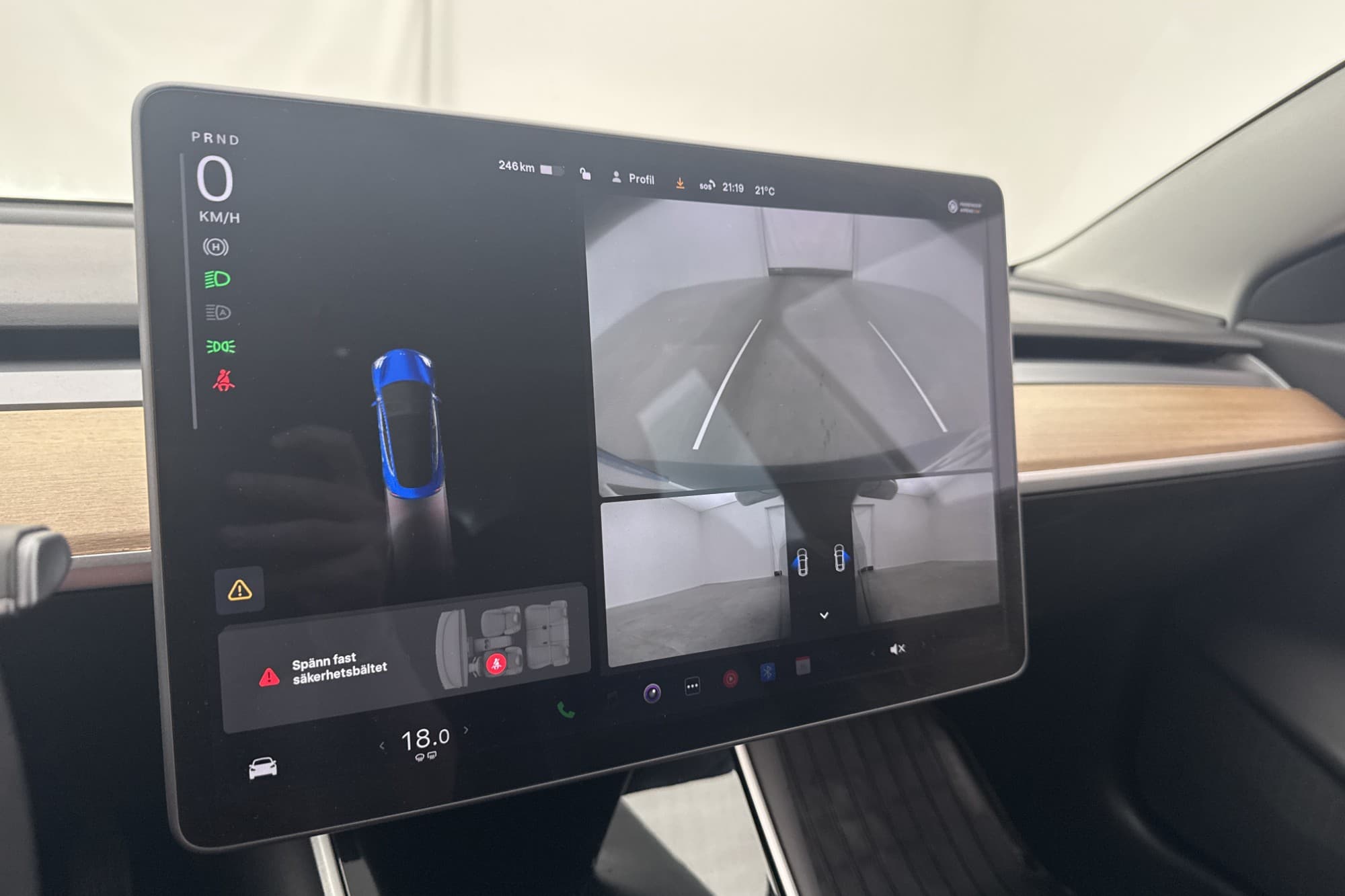 Tesla Model 3 Long Range AWD Autopilot Panorama Svensksåld