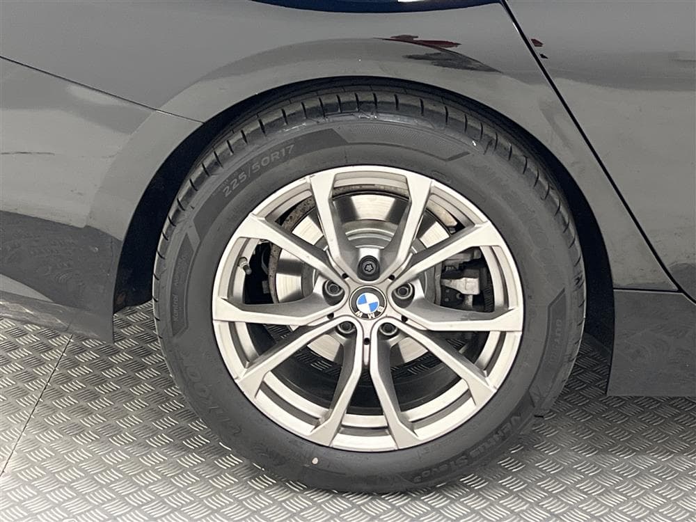BMW 320d 190hk xDrive Sport line Skinn Cockpit Navi Draginteriör
