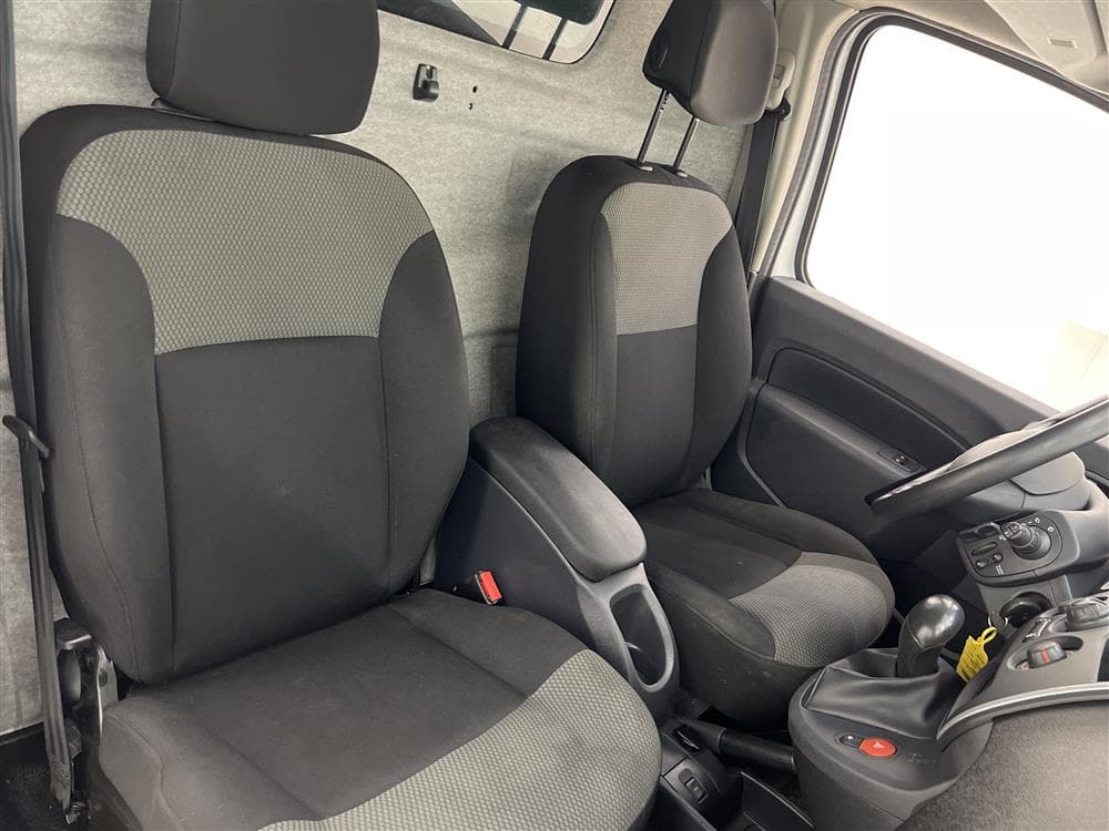 Renault Kangoo 1.2 TCi Automat 115hk kamera Nyservad Moms interiör