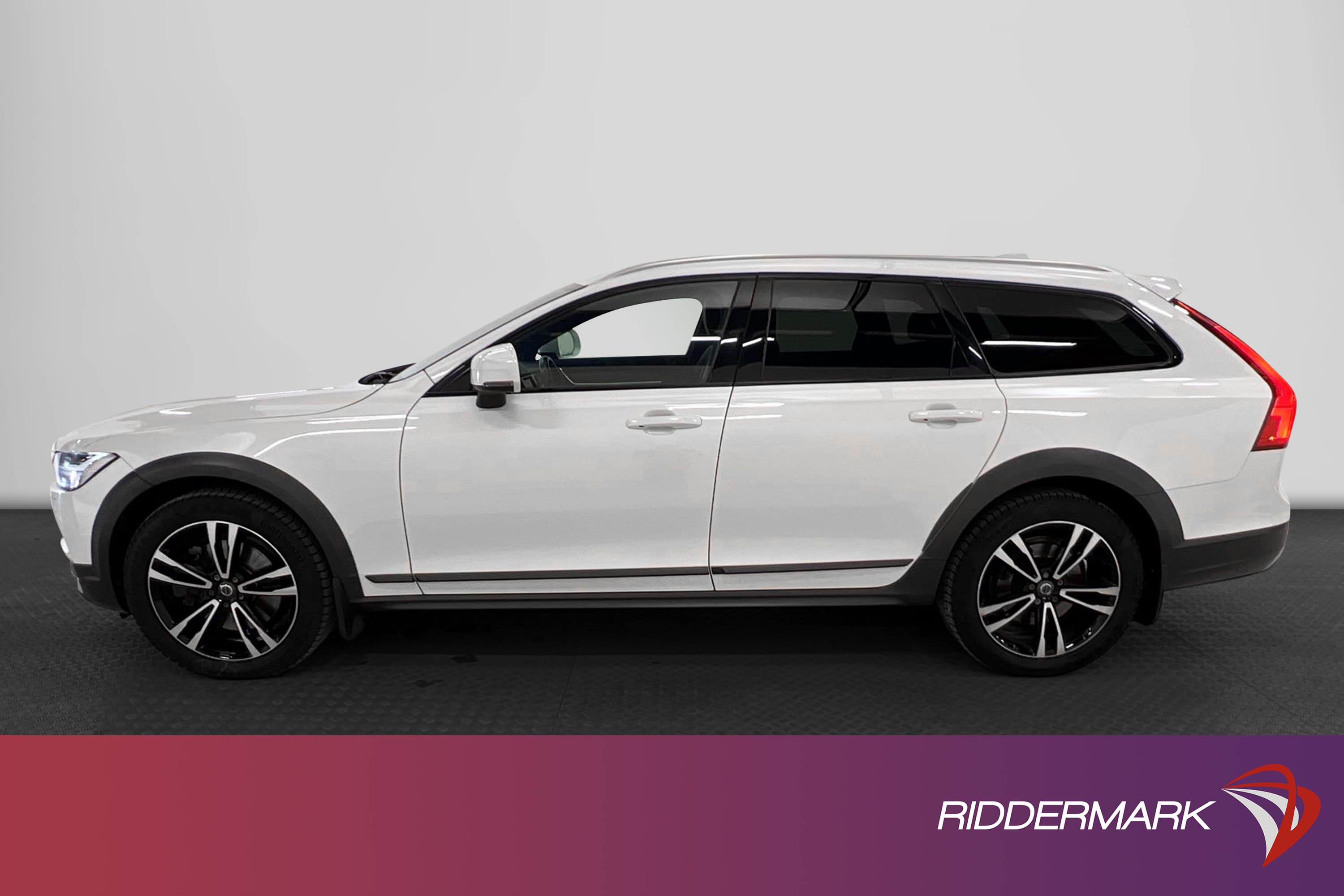 Volvo V90 Cross Country D4 AWD Pro VOC Pano Head Up Skinn