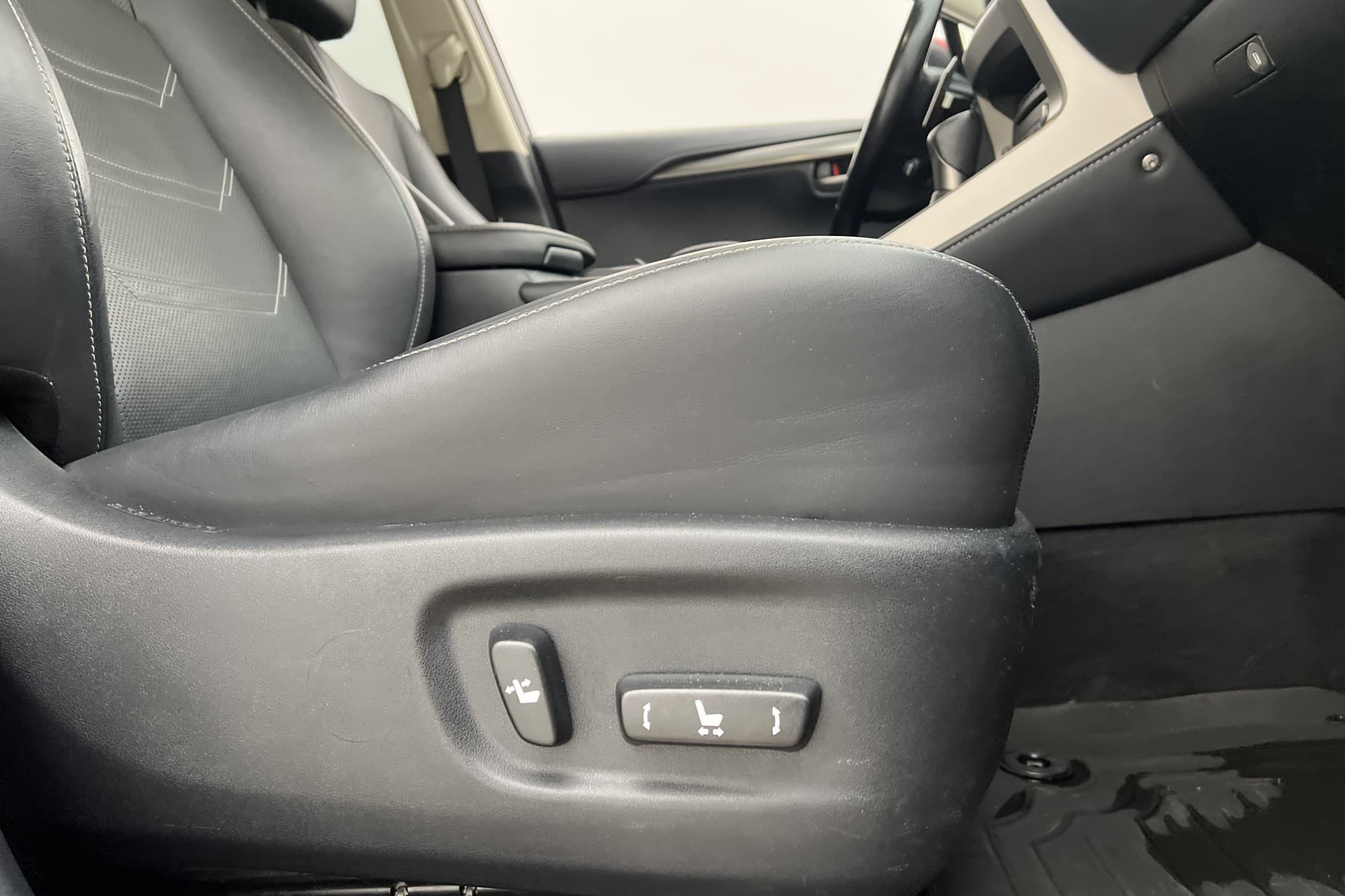 Lexus NX 300h AWD 197hk Executive Kamera Navi Skinn Elstolar