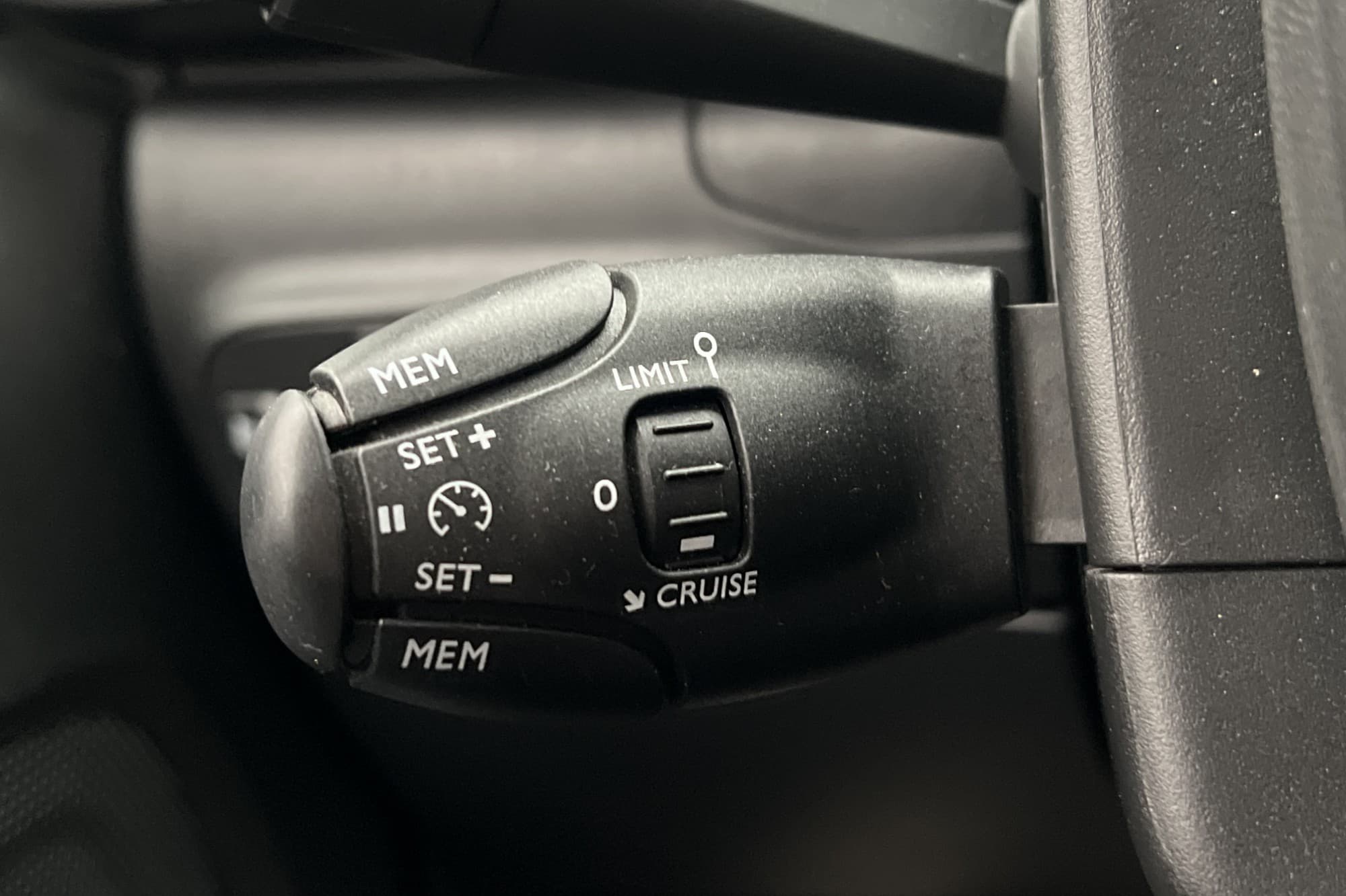 Citroën C3 1.2 110hk Shine Halvskinn CarPlay Farthållare
