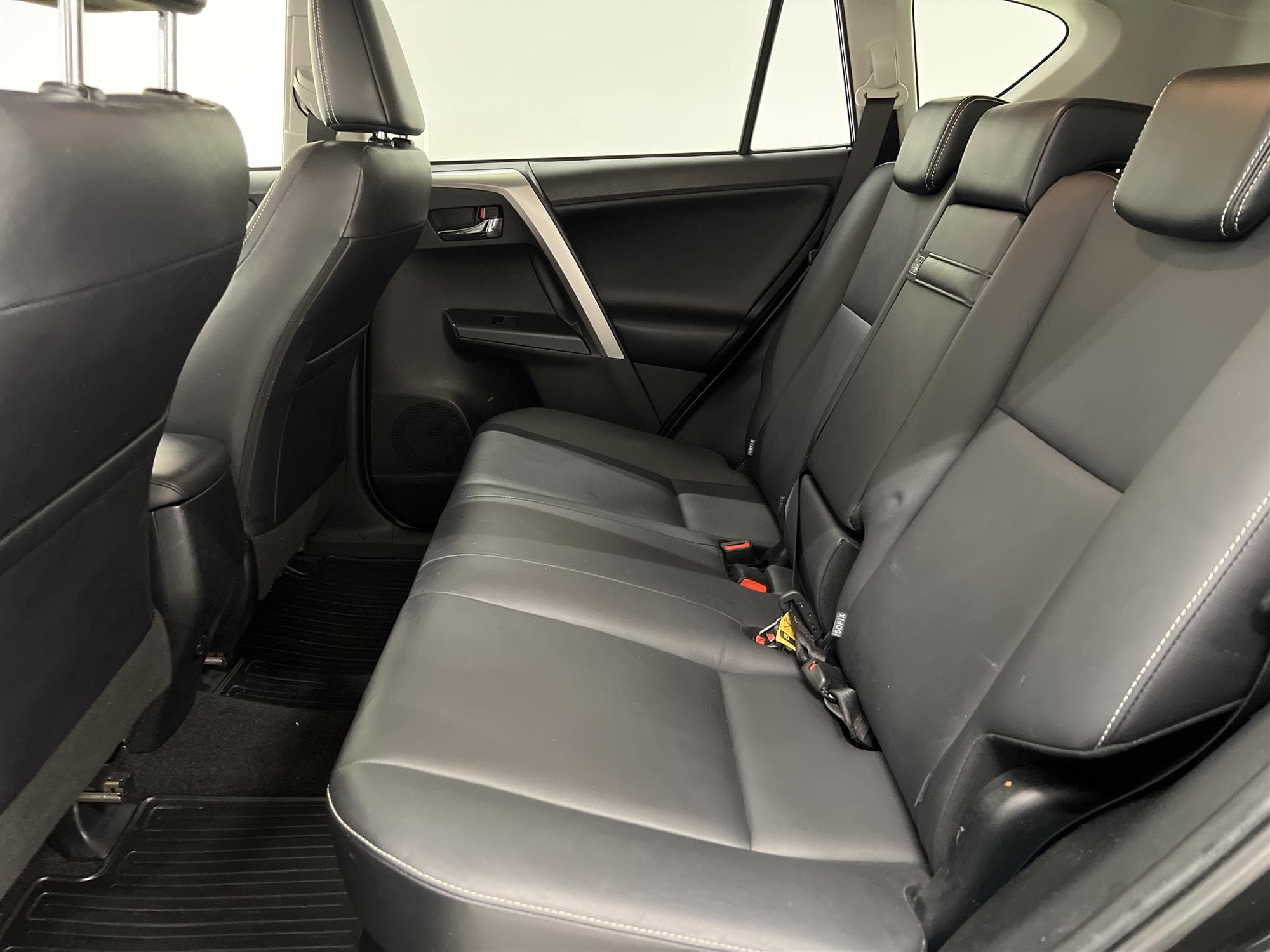 Toyota RAV4 Hybrid AWD 197hk Executive Drag Skinn B-Kam