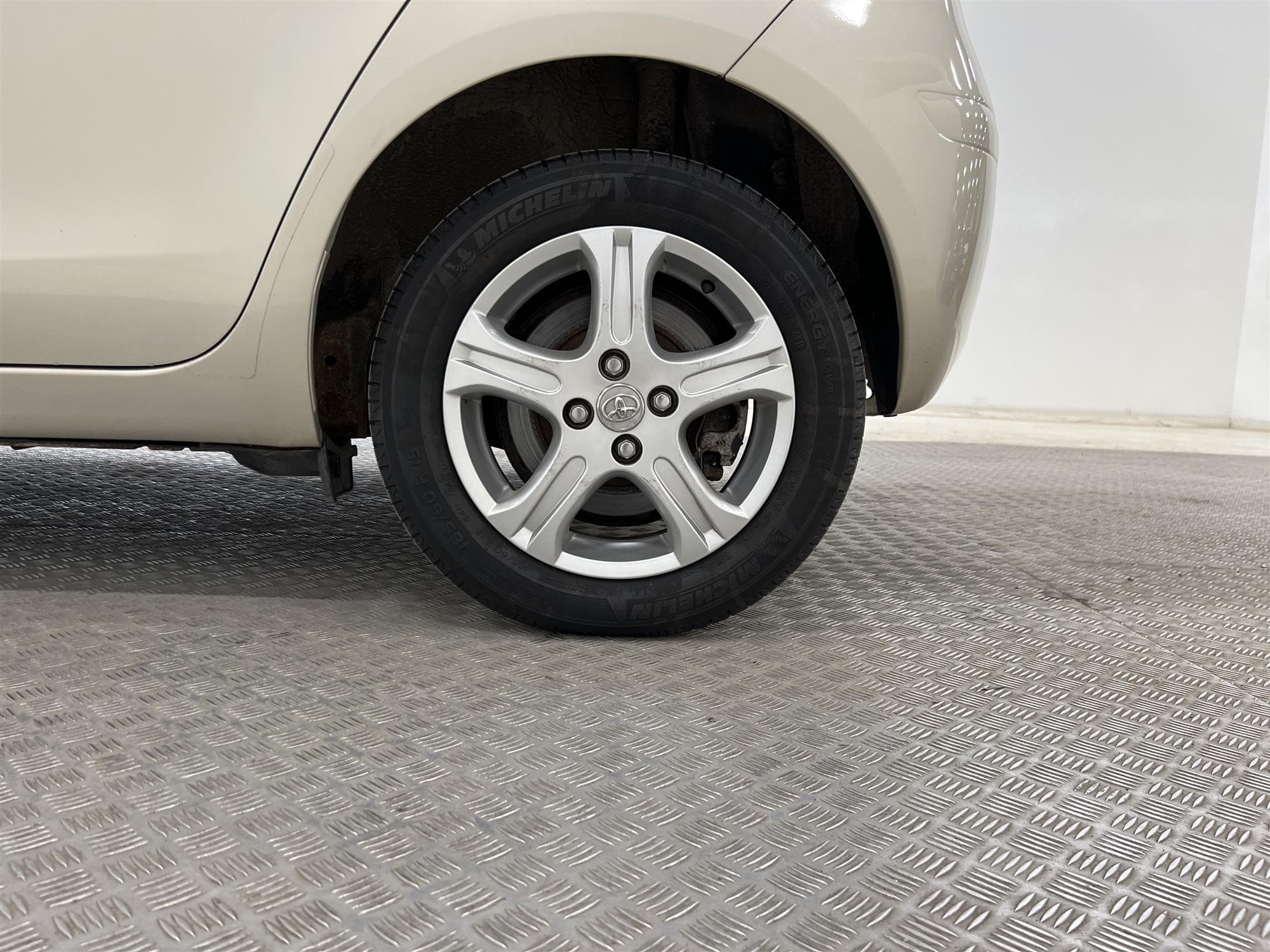 Toyota Yaris 1.0 VVT-i 69hk Låg Skatt 0,49L/mil