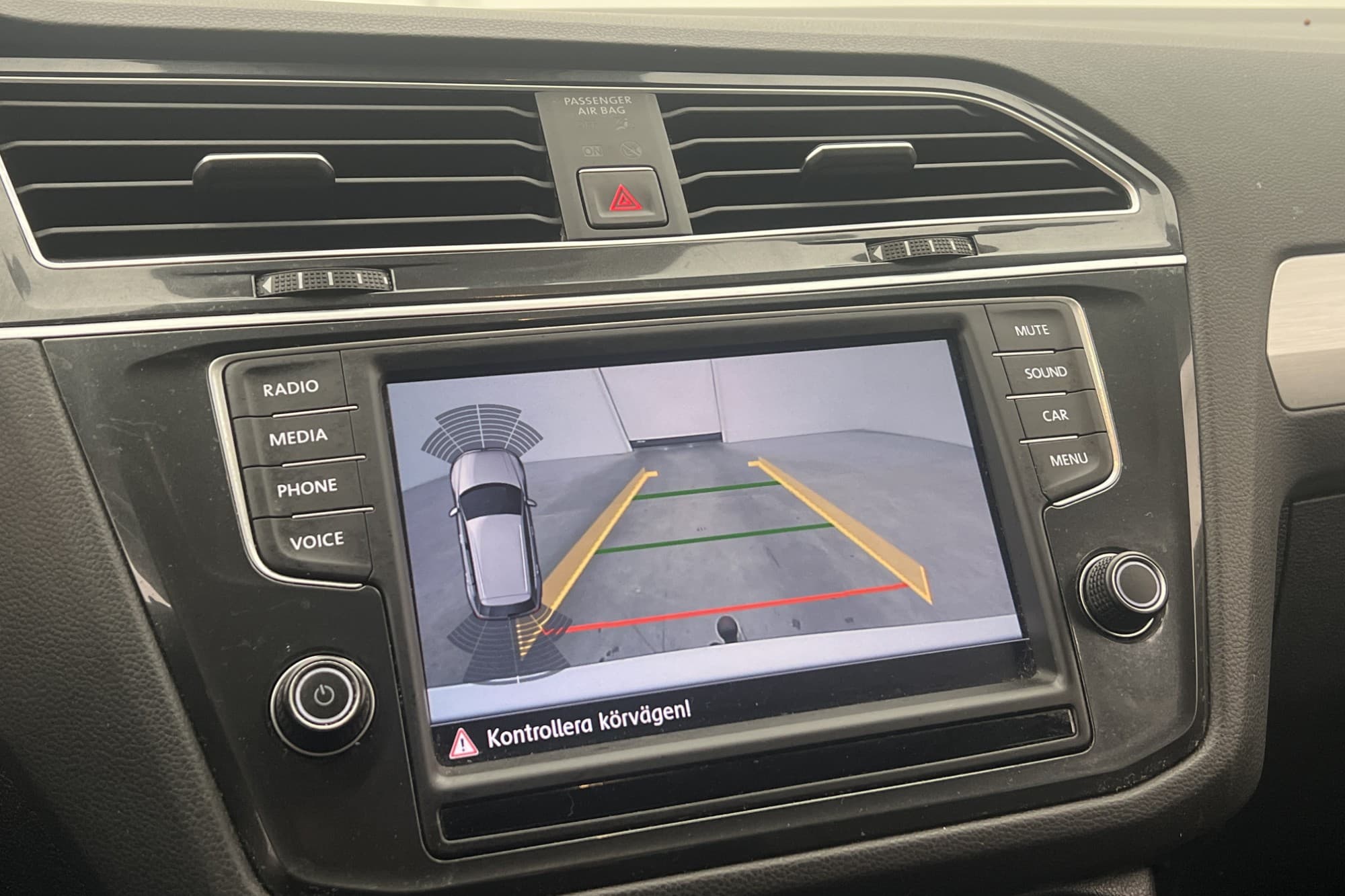 Volkswagen Tiguan TSI 4M 150hk Värmare Kamera CarPlay Drag