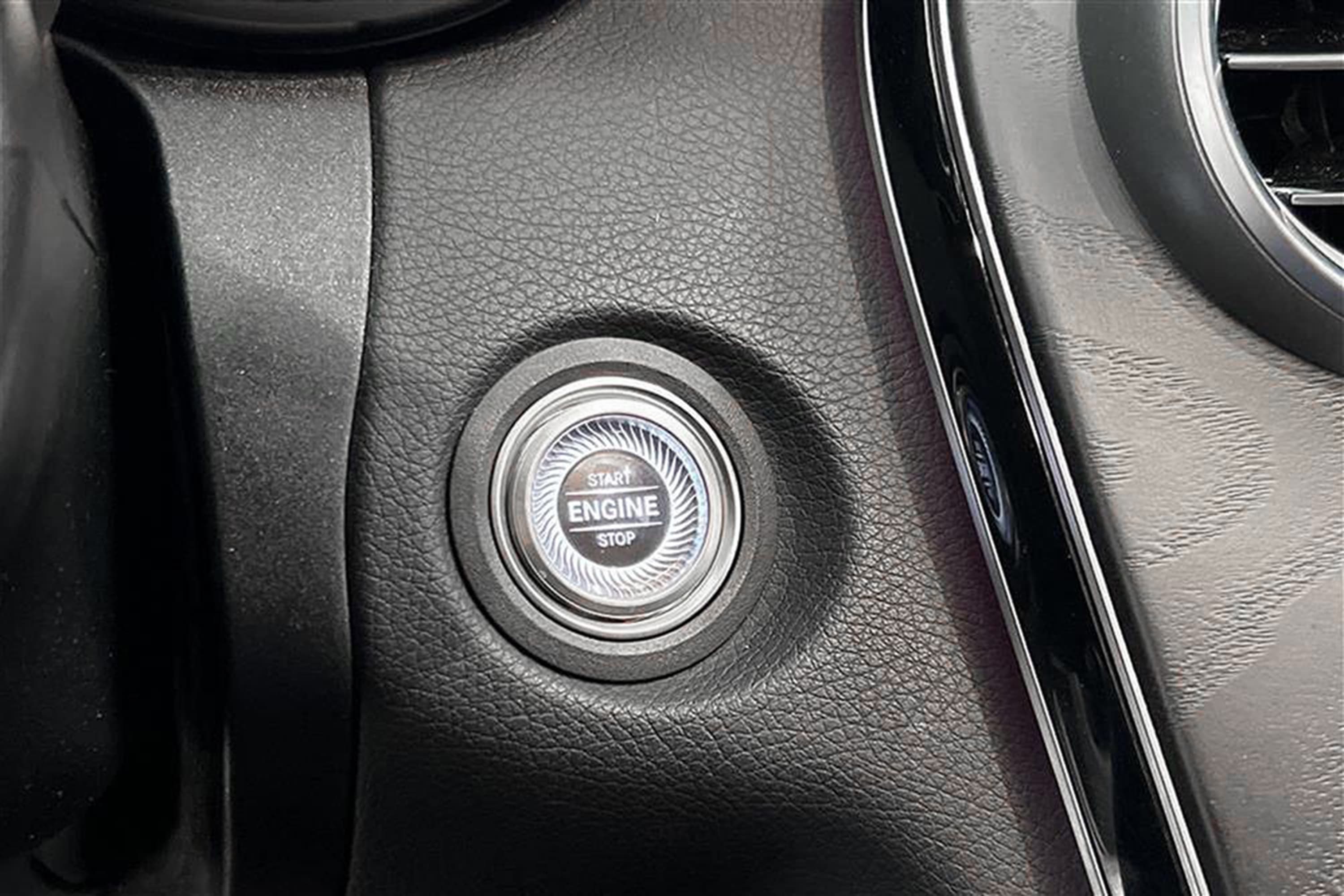 Mercedes-Benz C 220d 194hk AMG Cockpit B-Kamera Naviinteriör