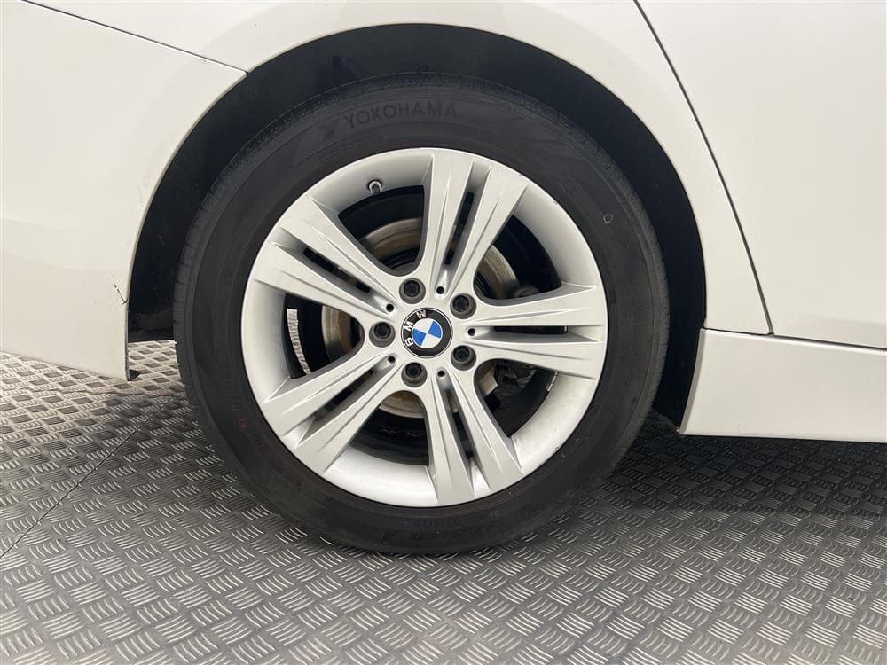BMW 318d Touring 150hk PDC Hifi 0,39L/milinteriör