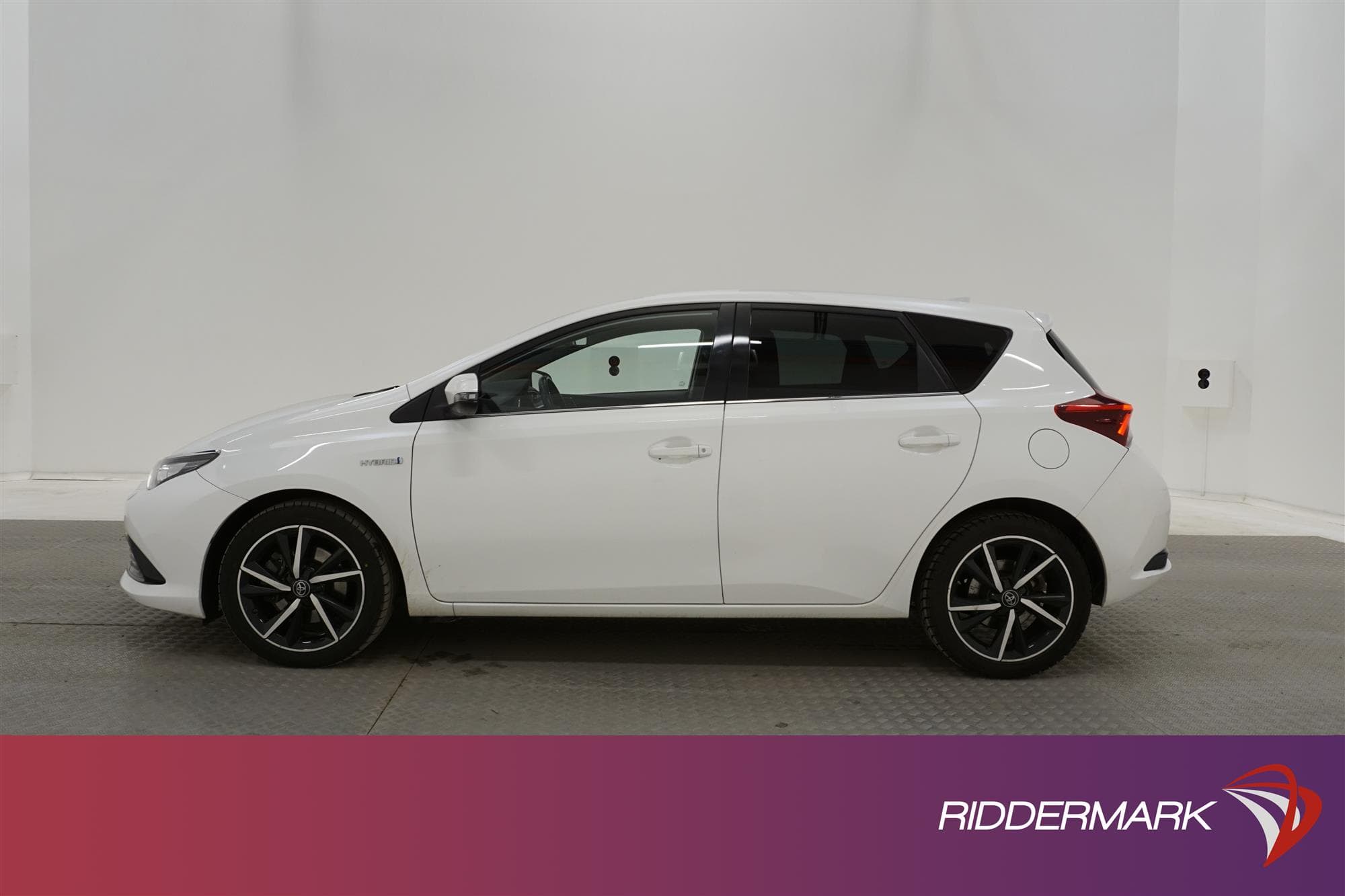Toyota Auris Hybrid e-CVT 136hk