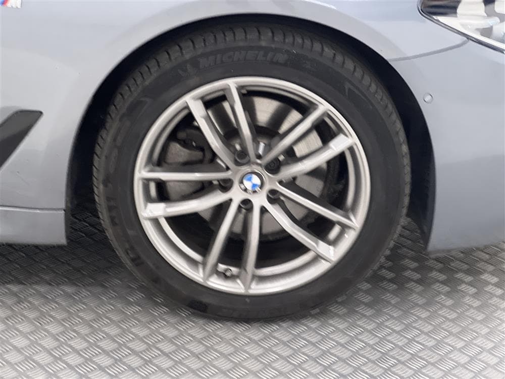 BMW 520 d xDrive 190hk M-Sport HiFi Kamera Navi Värmare Draginteriör