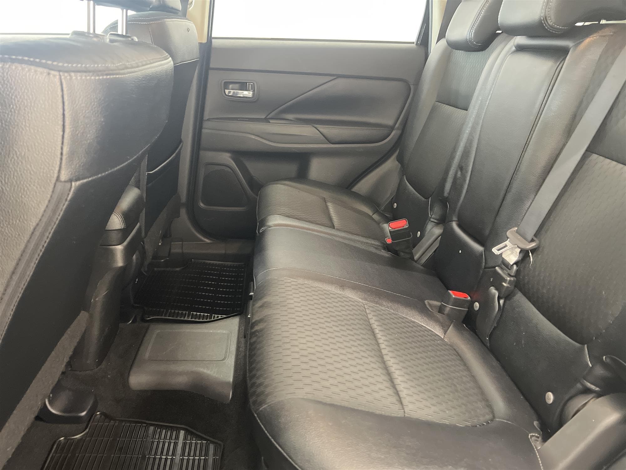 Mitsubishi Outlander P-HEV 2.0 Hybrid 4WD 203hk B-Kam Drag