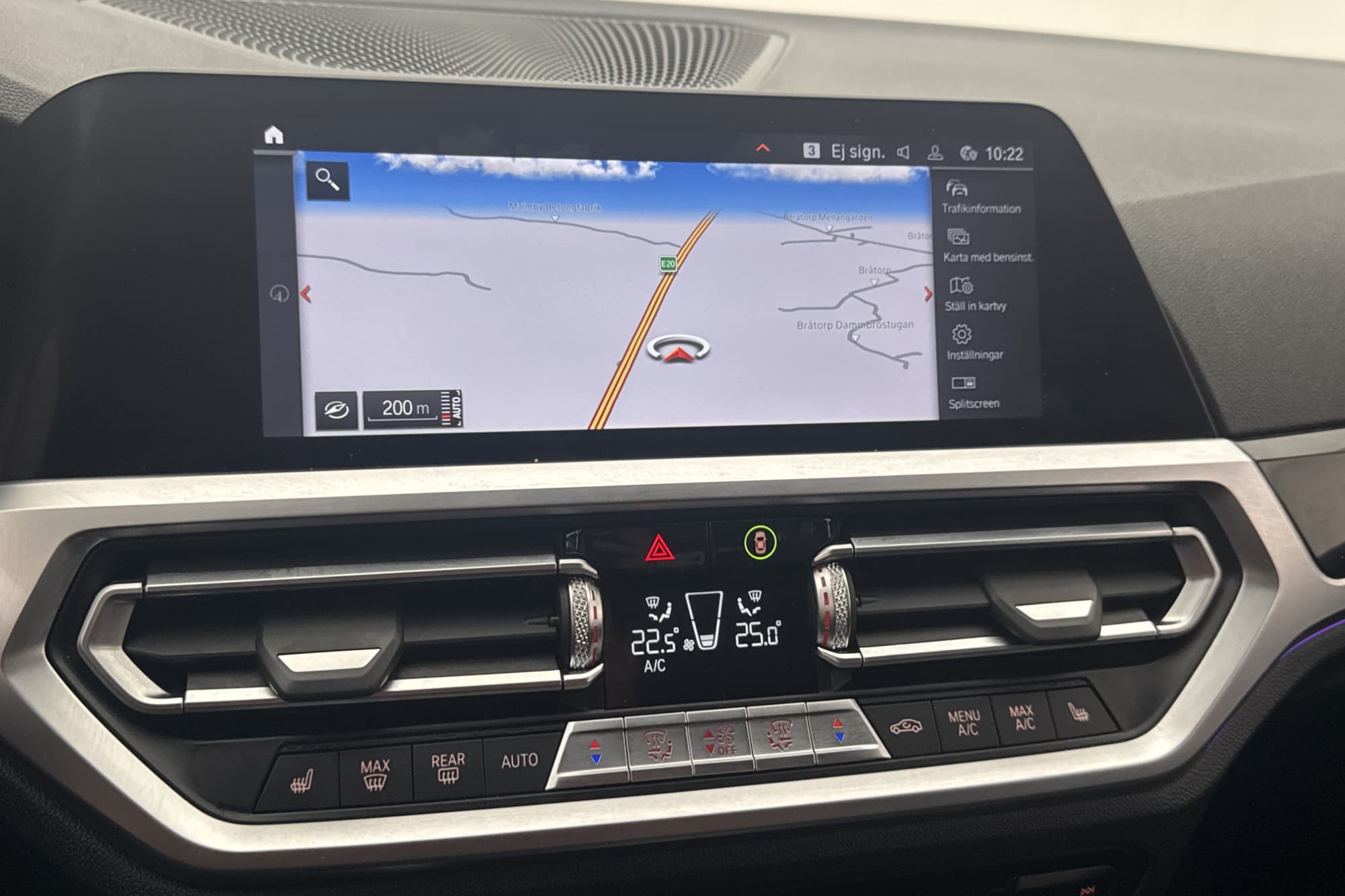 BMW 330e 292hk Sport line Navi HIFI Ambient Drag P-Sensorer