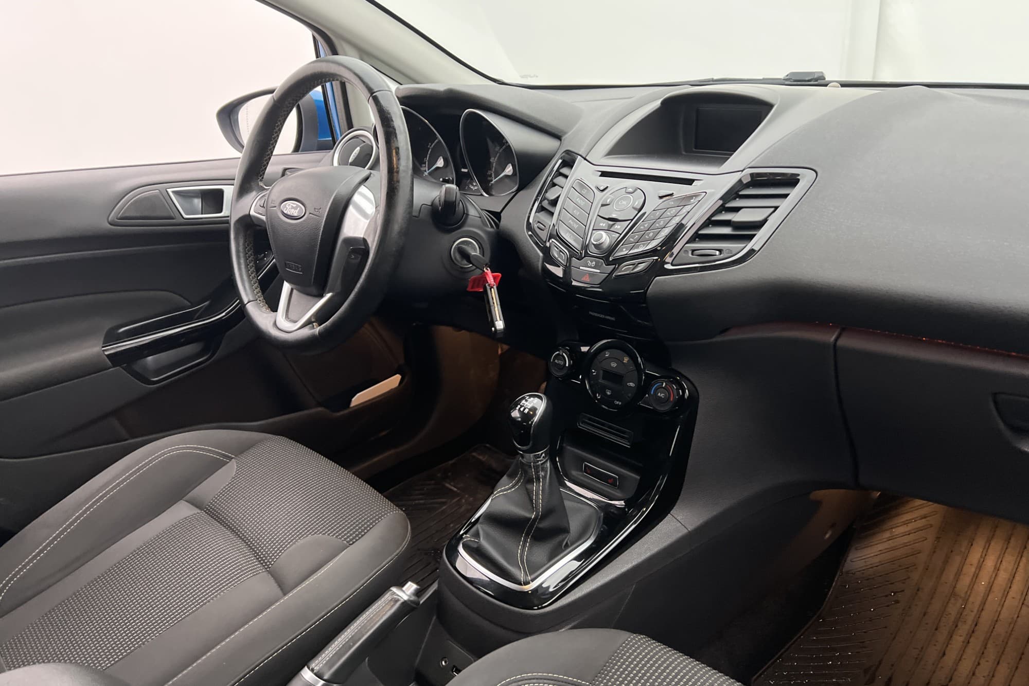 Ford Fiesta EcoBoost 100hk Titanium  Bluetooth Låg-Skatt
