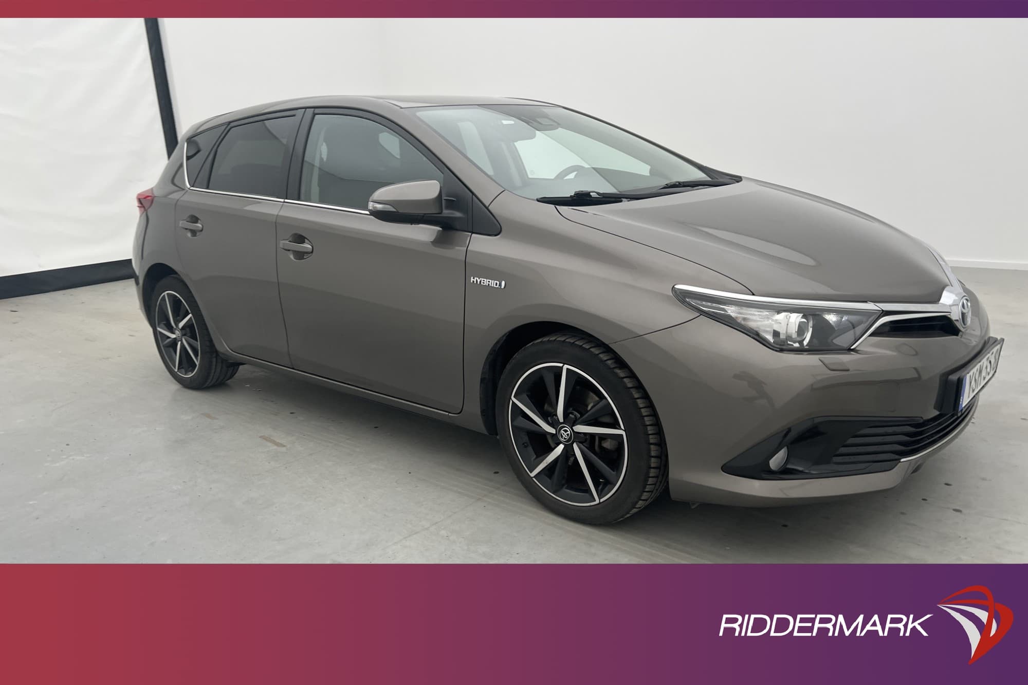 Toyota Auris Hybrid e-CVT 136hk