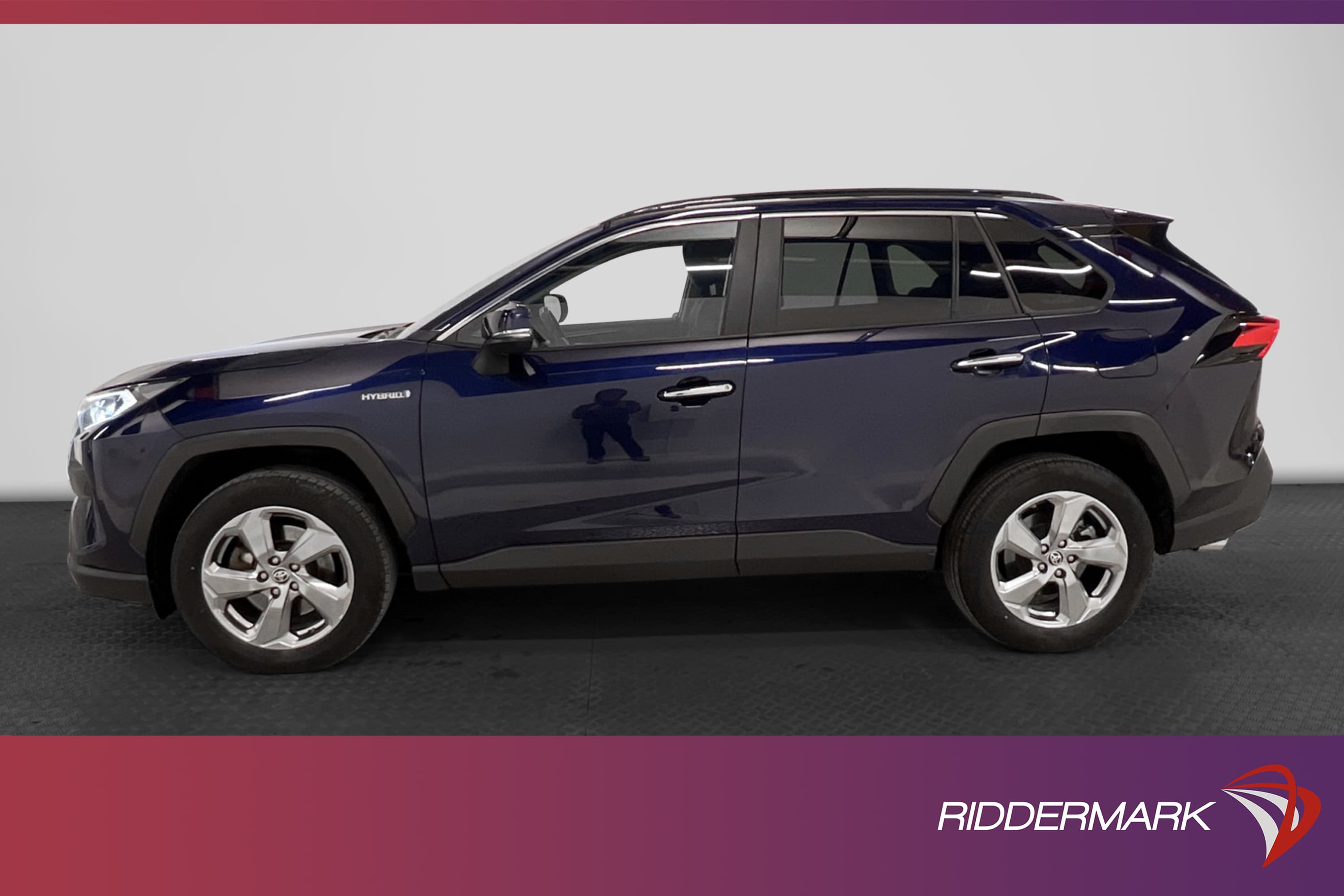 Toyota RAV4 Hybrid AWD 222hk Pano B-kamera Skinn Keyless