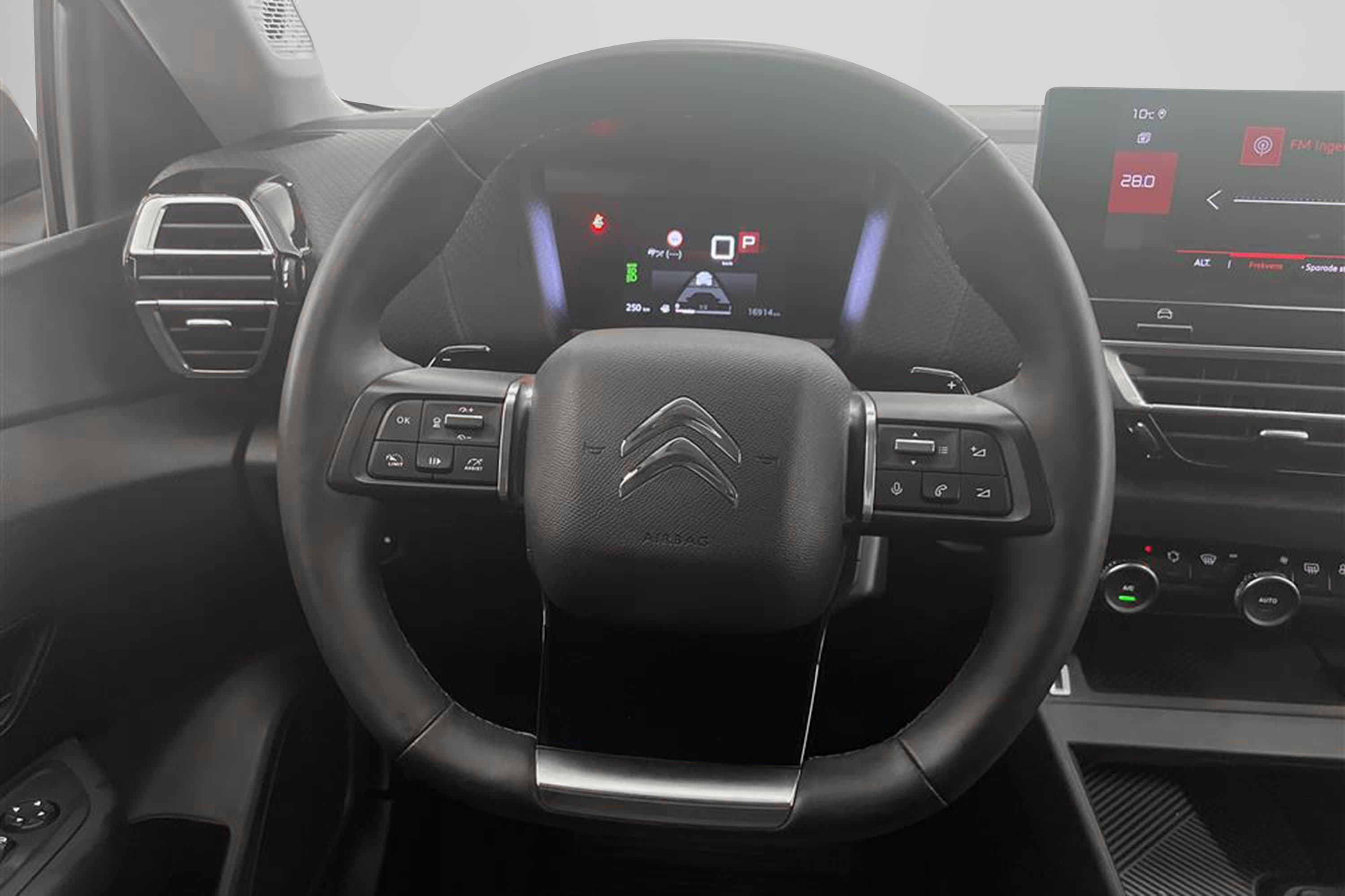 Citroën C4 1.5 BlueHDi 130hk Kamera Navi Värmare HUD Drag