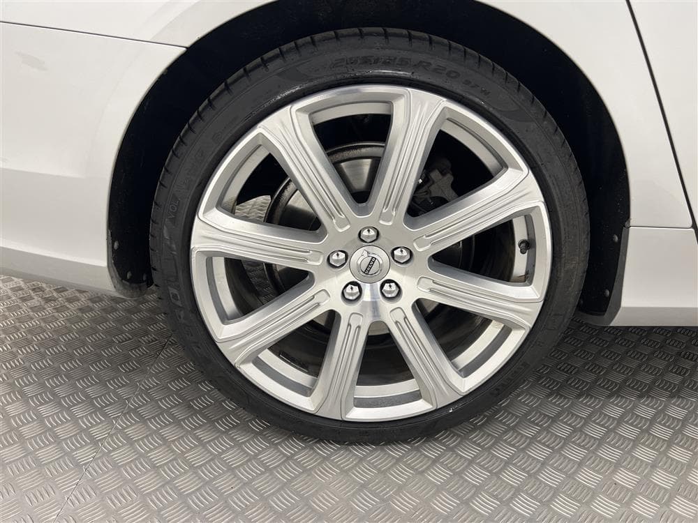Volvo V90 D5 AWD Inscription VOC Pano B&W 360° HUD 0,49L/Mil