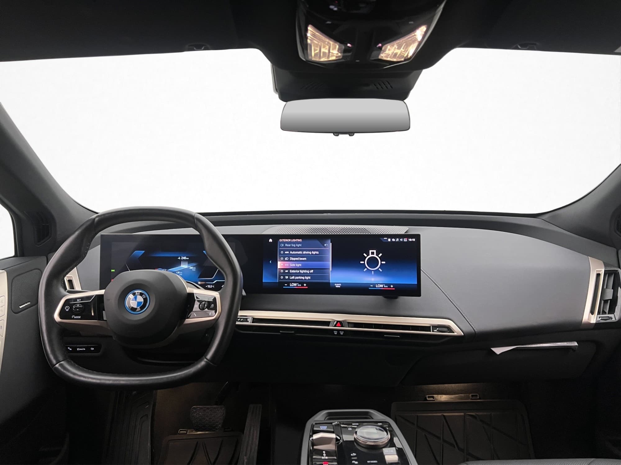 BMW iX xDrive40 326hk Sport H/K Head Up Drag Kamera Skinn