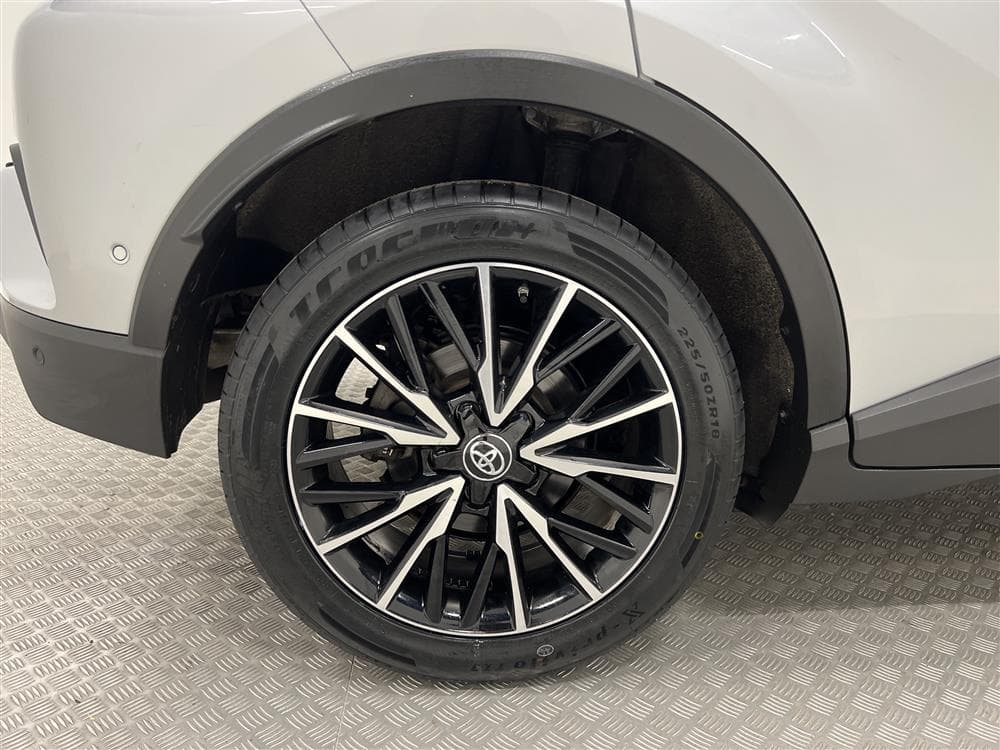 Toyota C-HR 1.8 HSD 122hk Executive JBL Låg Skatt 0,41L/mil