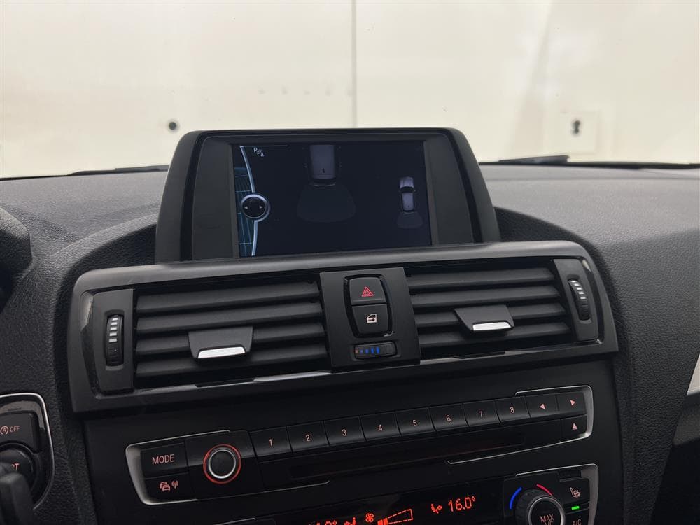 BMW 118d 5dr 143hk Urban Line Halvskinn P-sensorer 0,44l/milinteriör