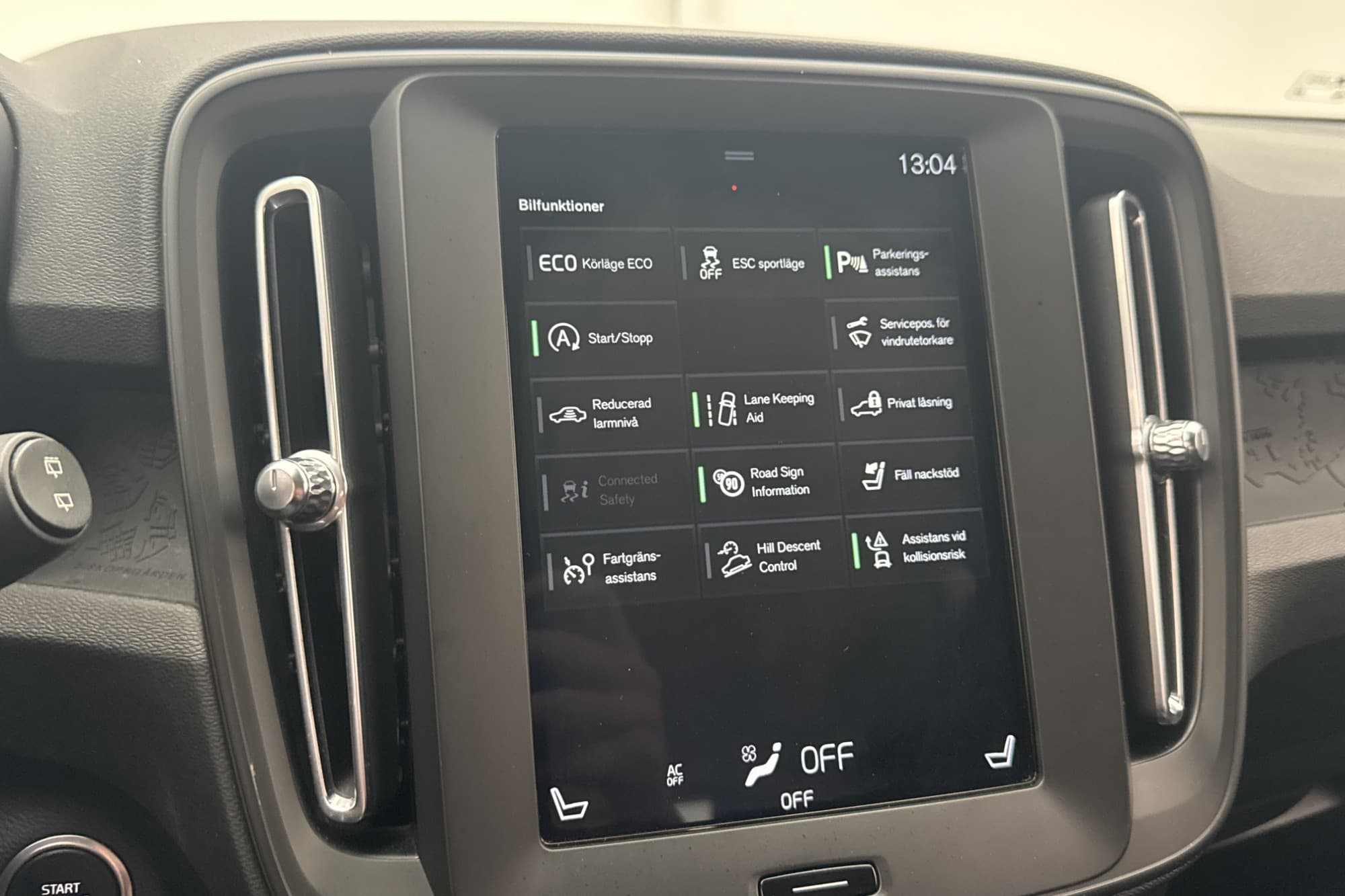 Volvo XC40 T3 156hk Kinetic VOC B-Värmare Lane-Assist