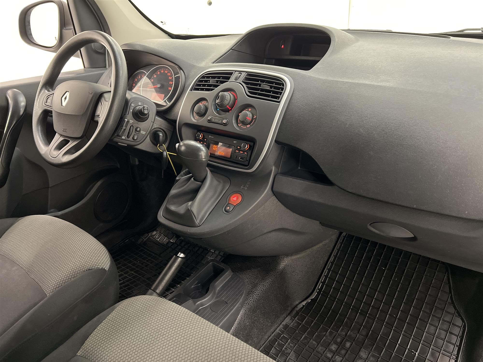 Renault Kangoo 1.5dCi Automat Drag Värmare Moms 