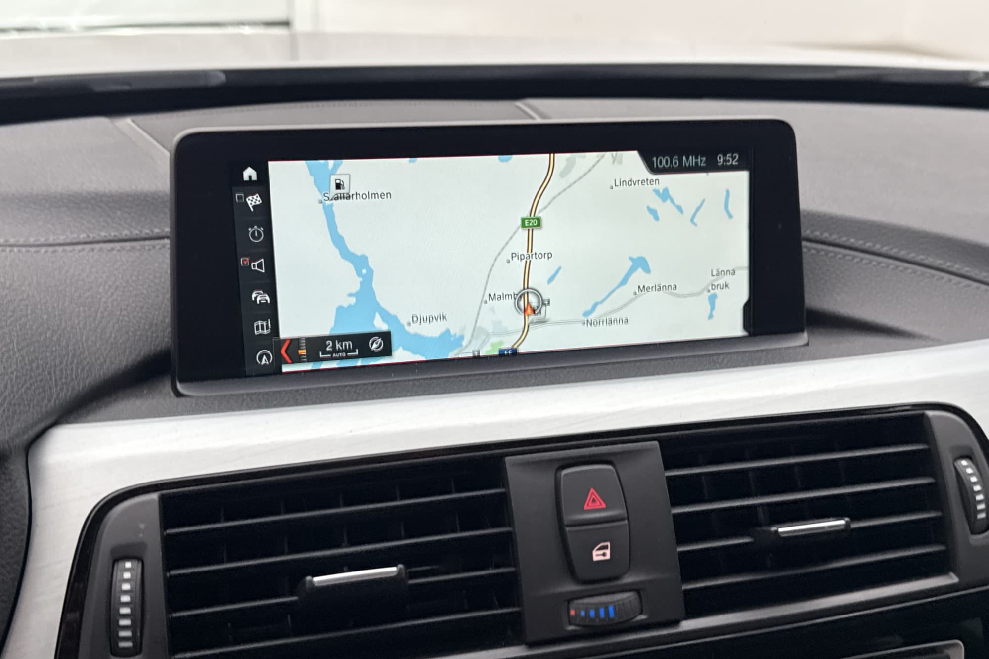 BMW 320d xDrive Sport line Kamera Hifi Navigation Få Brukare