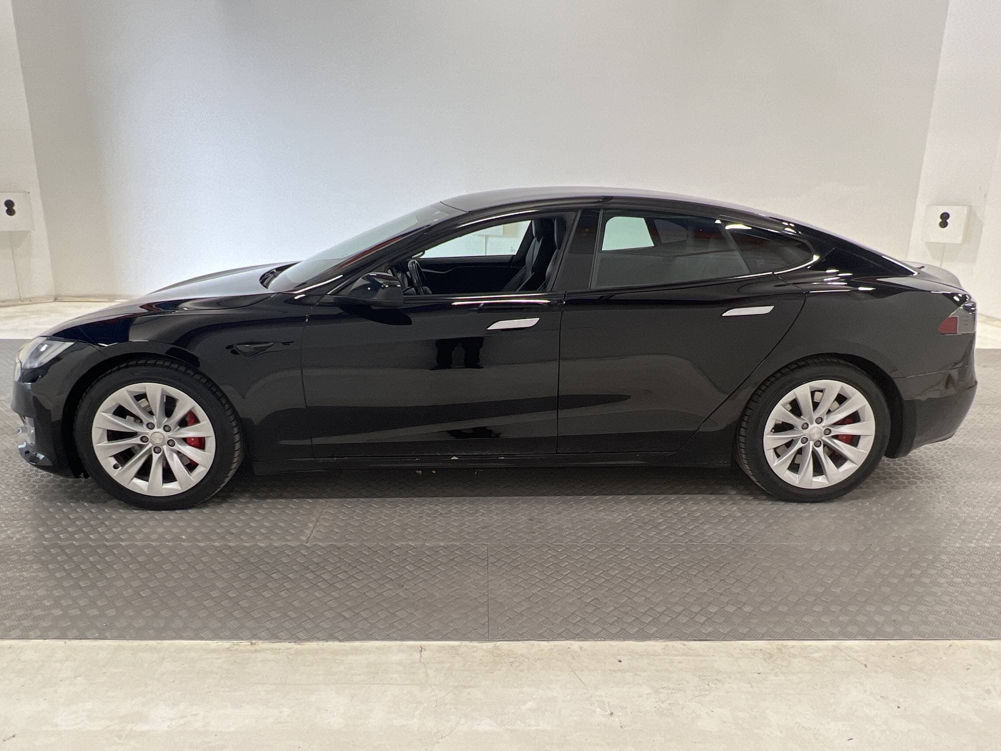Tesla Model S AWD Performance 761hk Kamera Pano Skinn MOMS