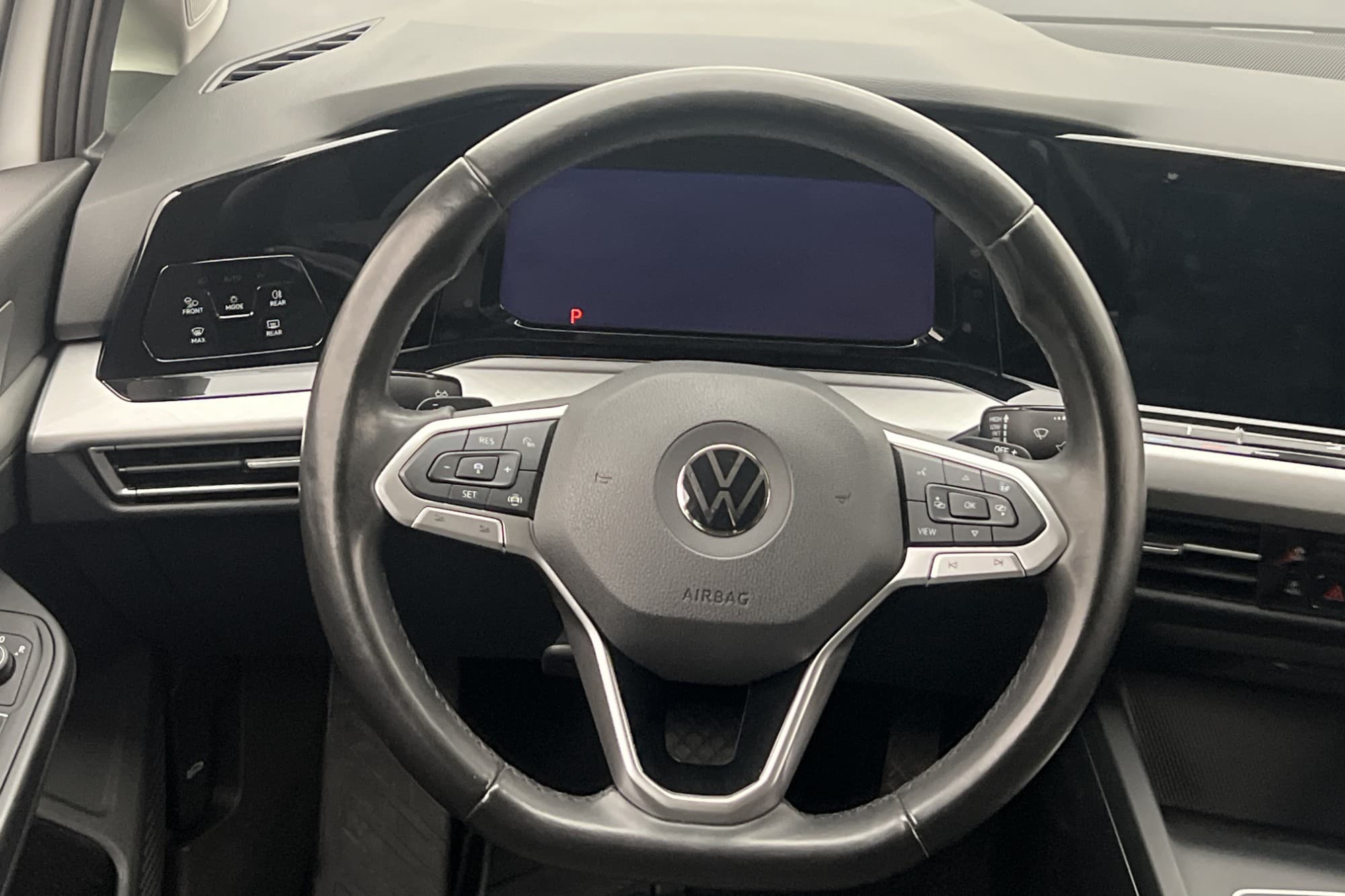 Volkswagen Golf 1.5 eTSI 150hk Värmare Sensorer Navi CarPlay
