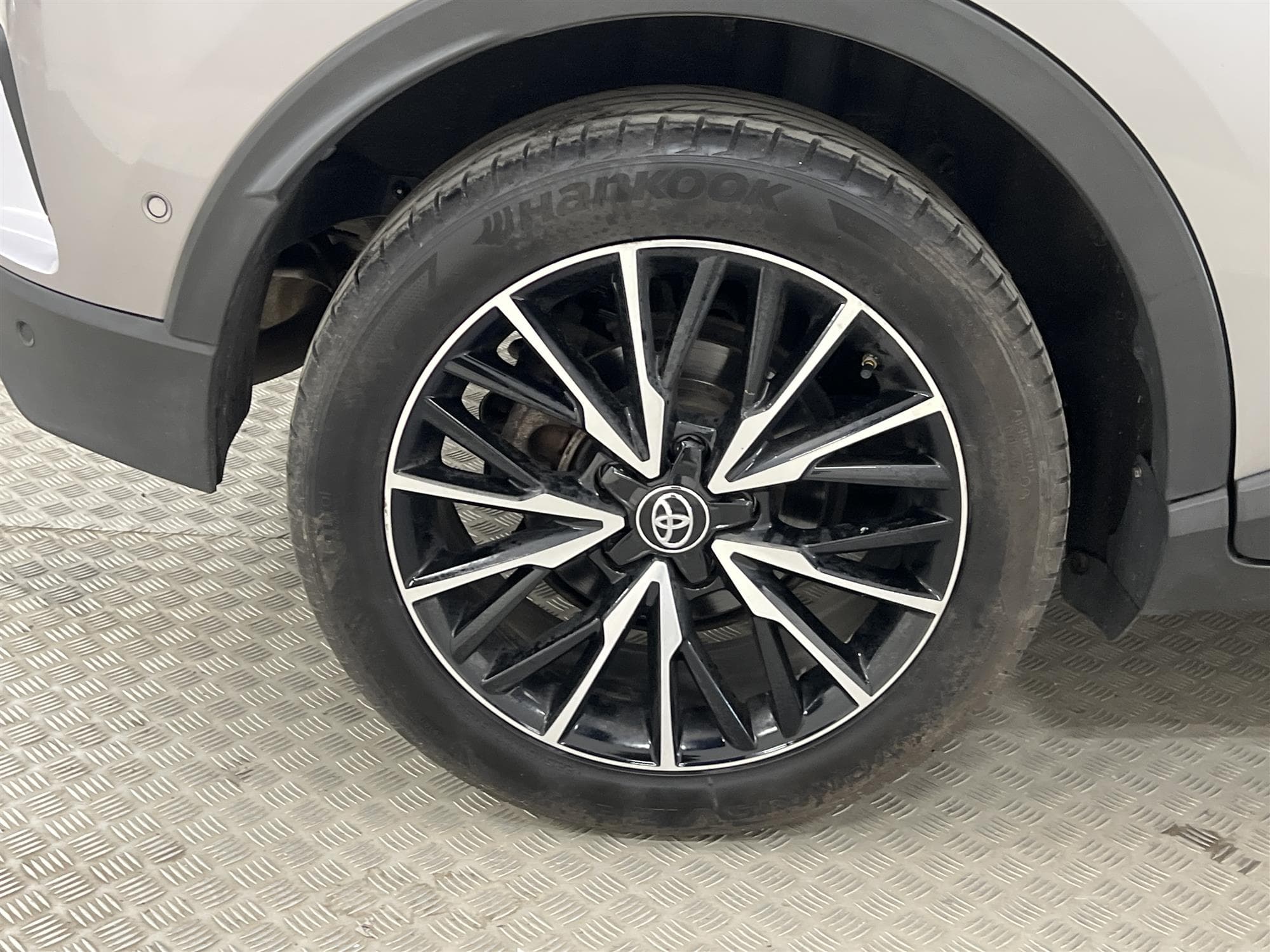 Toyota C-HR Hybrid CVT 122hk Executive JBL Skinn Navi B-Kam