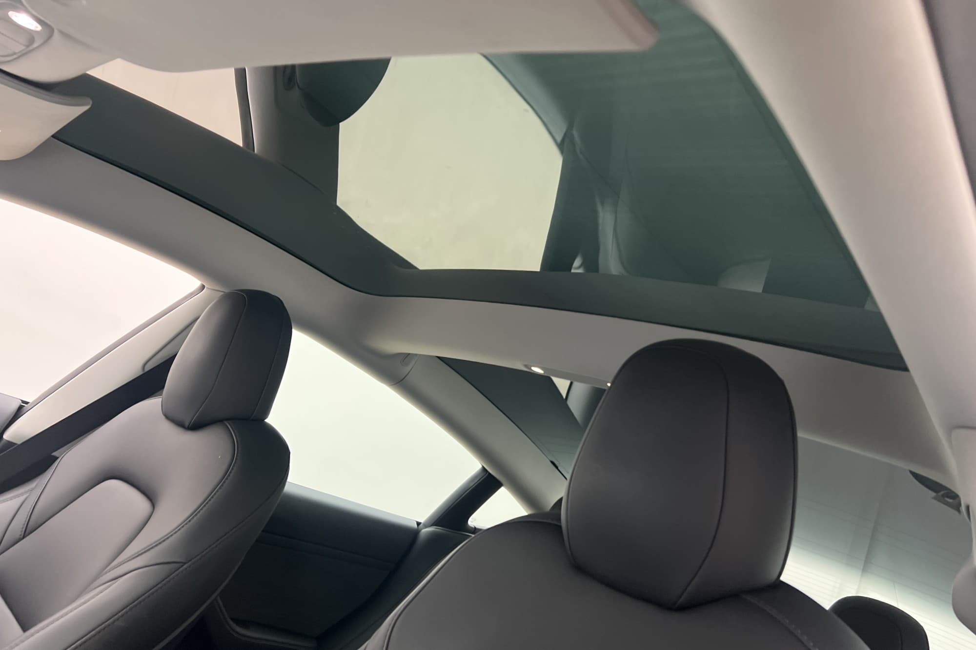 Tesla Model 3 Long Range AWD Autopilot Dragkrok Svensksåld