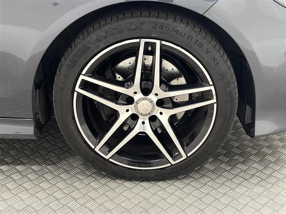Mercedes-Benz E 220 4MATIC 170hk AMG H/K Kamera Navi Drag